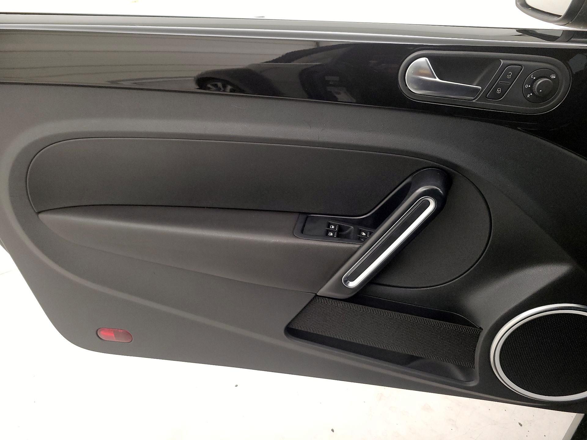 Thumbnail: 2014 Volkswagen Beetle - 12