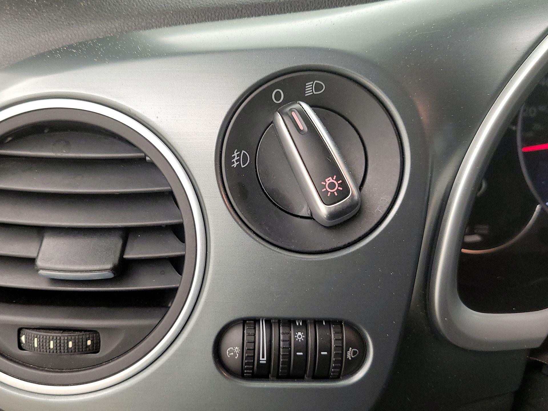 Thumbnail: 2014 Volkswagen Beetle - 13