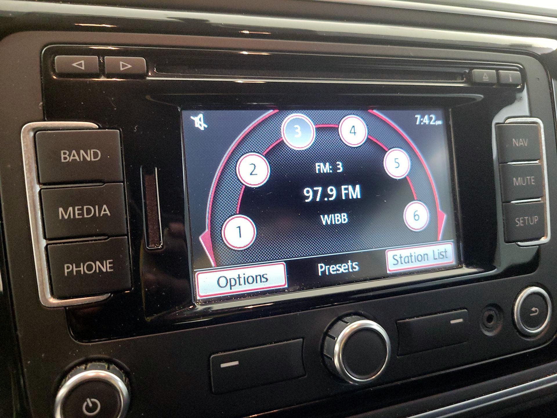 Thumbnail: 2014 Volkswagen Beetle - 15