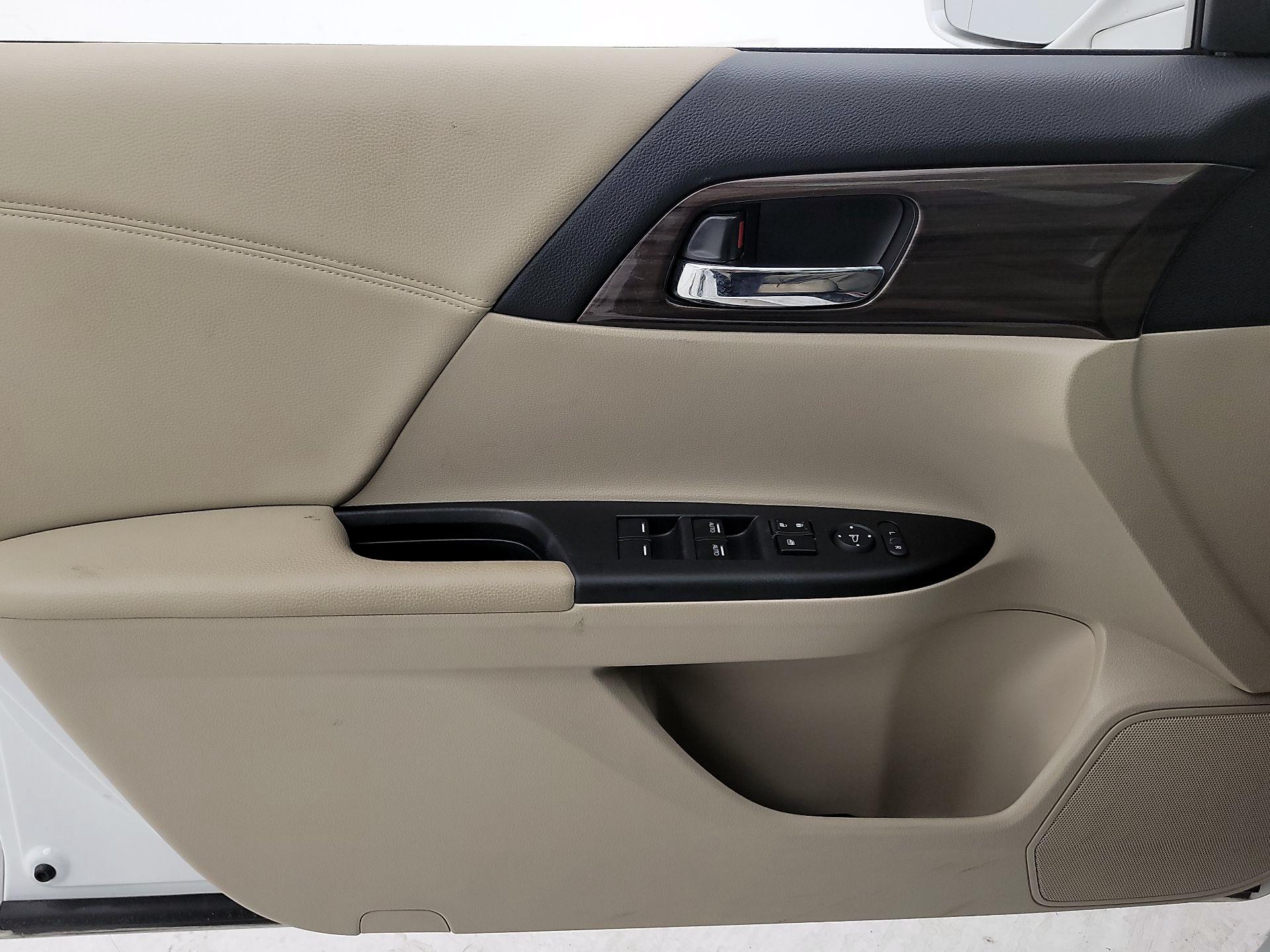 Thumbnail: 2016 Honda Accord - 12