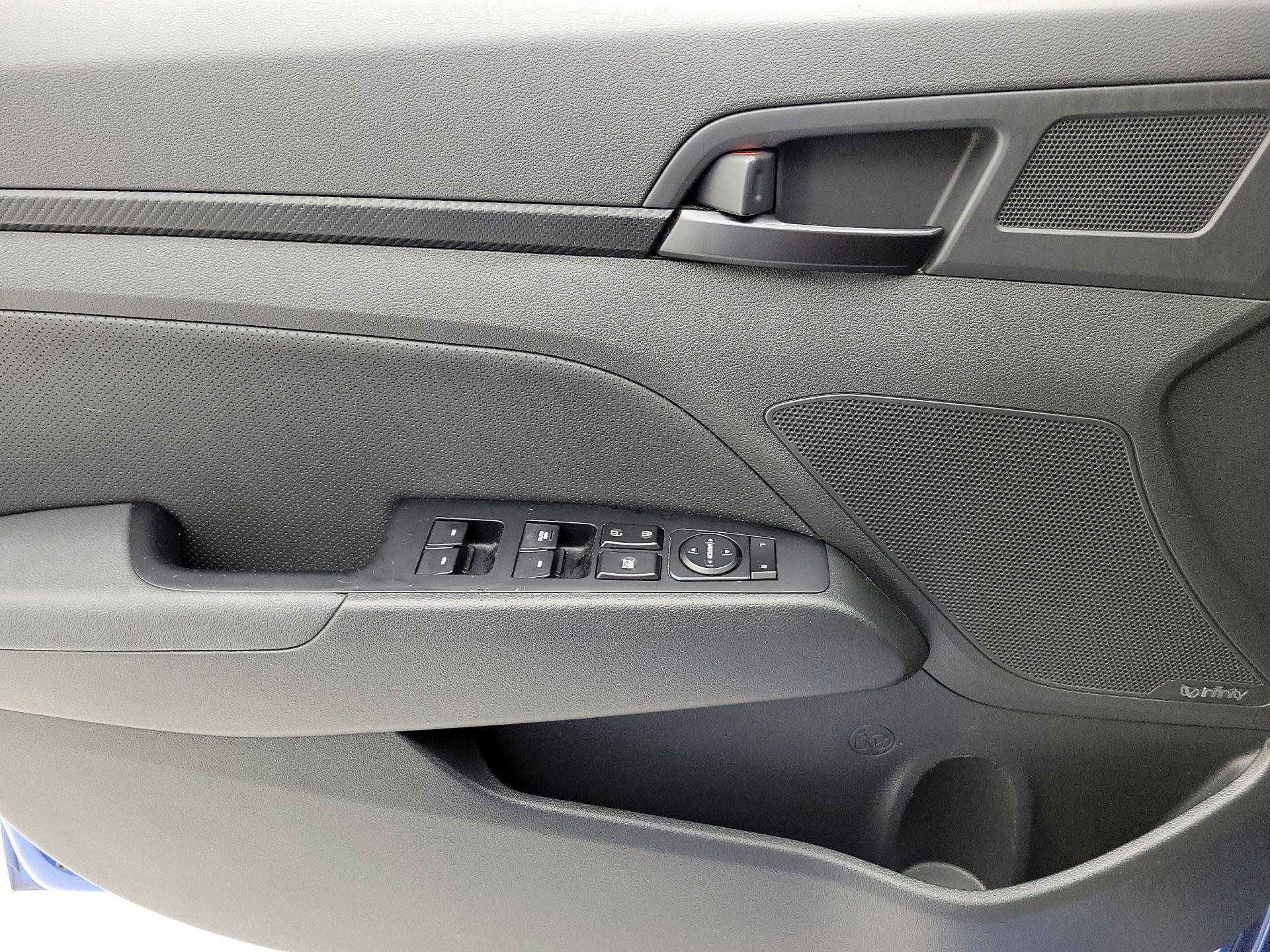 Thumbnail: 2018 Hyundai Elantra - 12