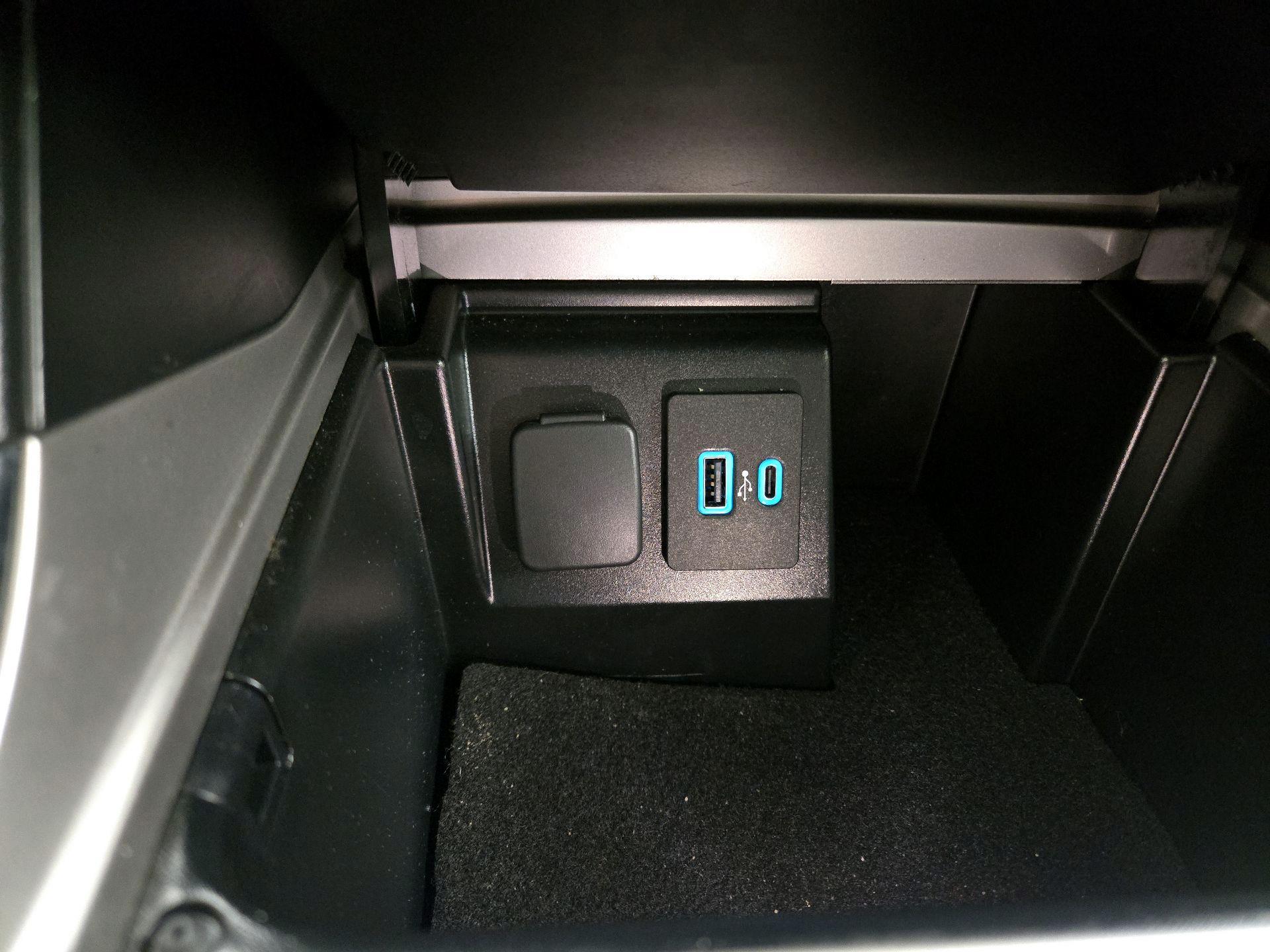 Thumbnail: 2021 Ford Explorer - 18