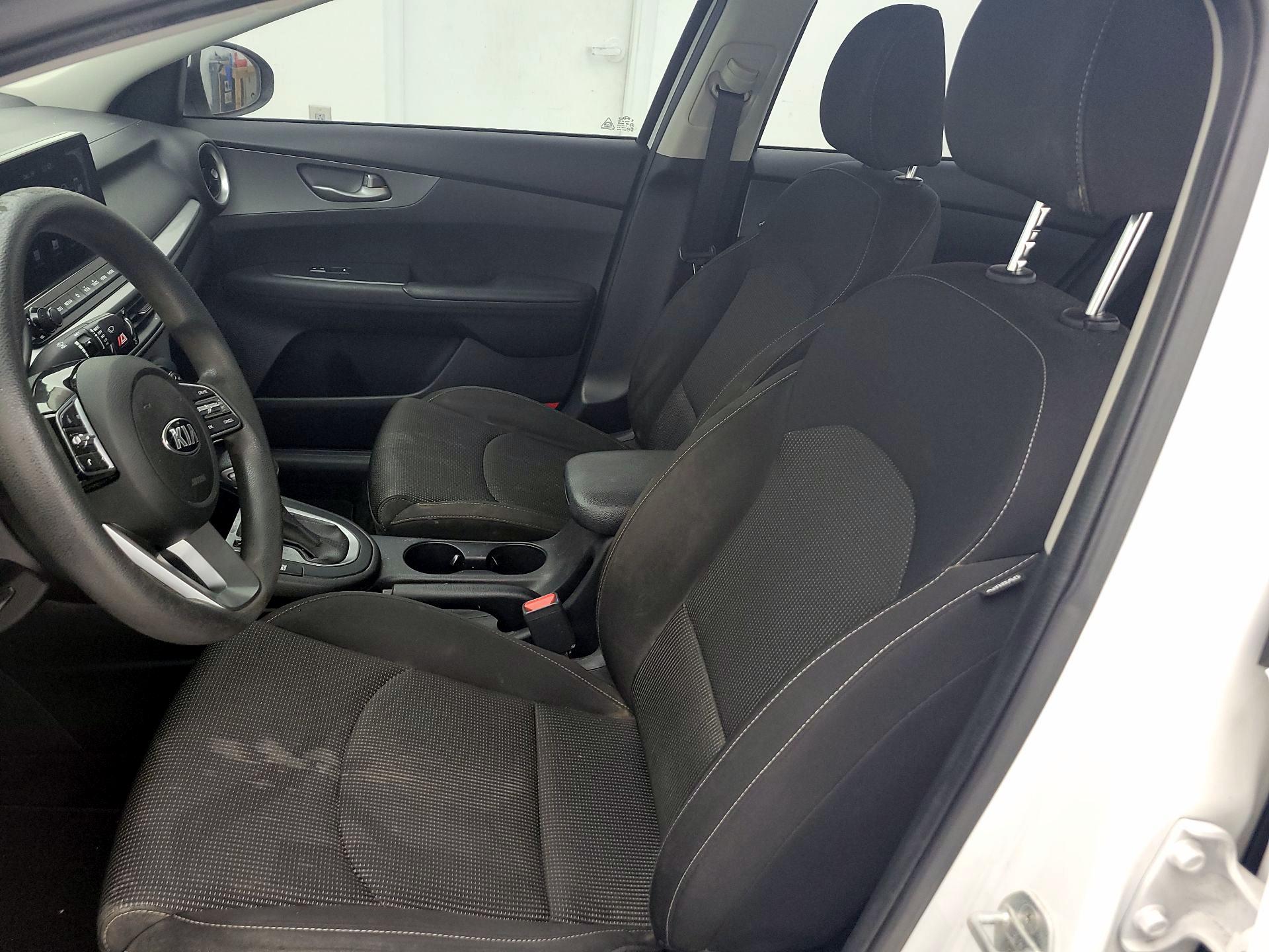 Thumbnail: 2020 Kia Forte - 11