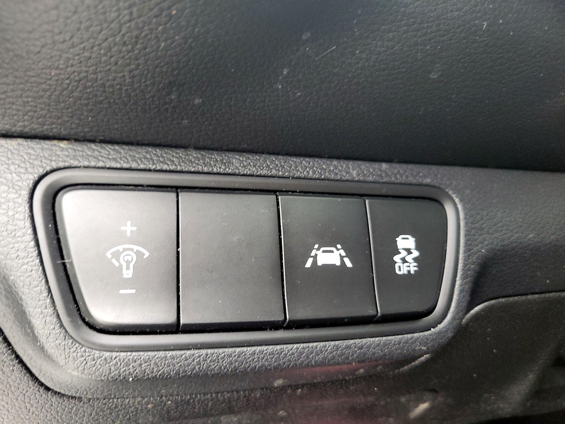 Thumbnail: 2020 Kia Forte - 13