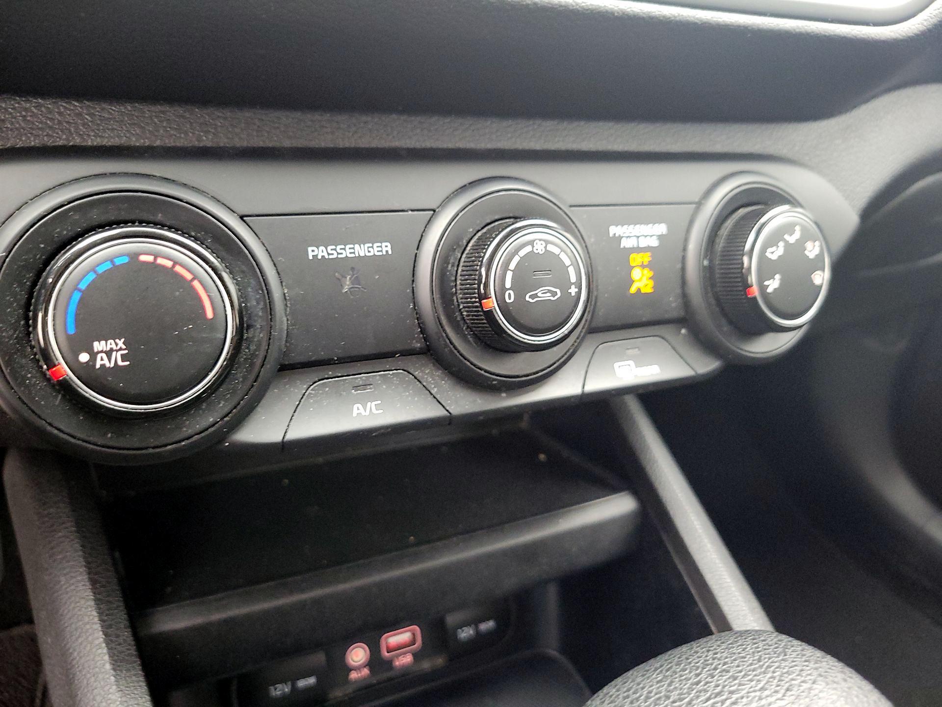 Thumbnail: 2020 Kia Forte - 16