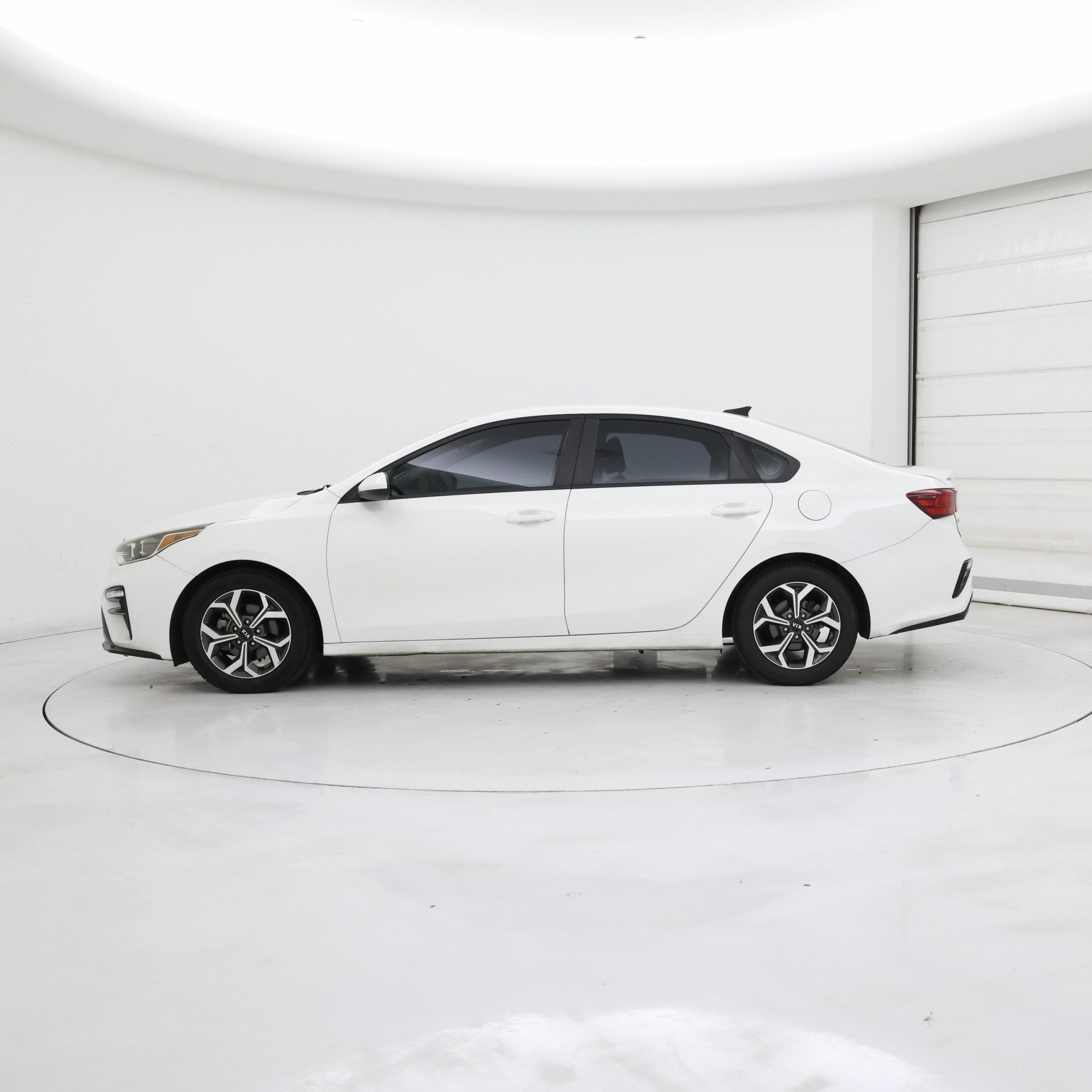 Thumbnail: 2020 Kia Forte - 3