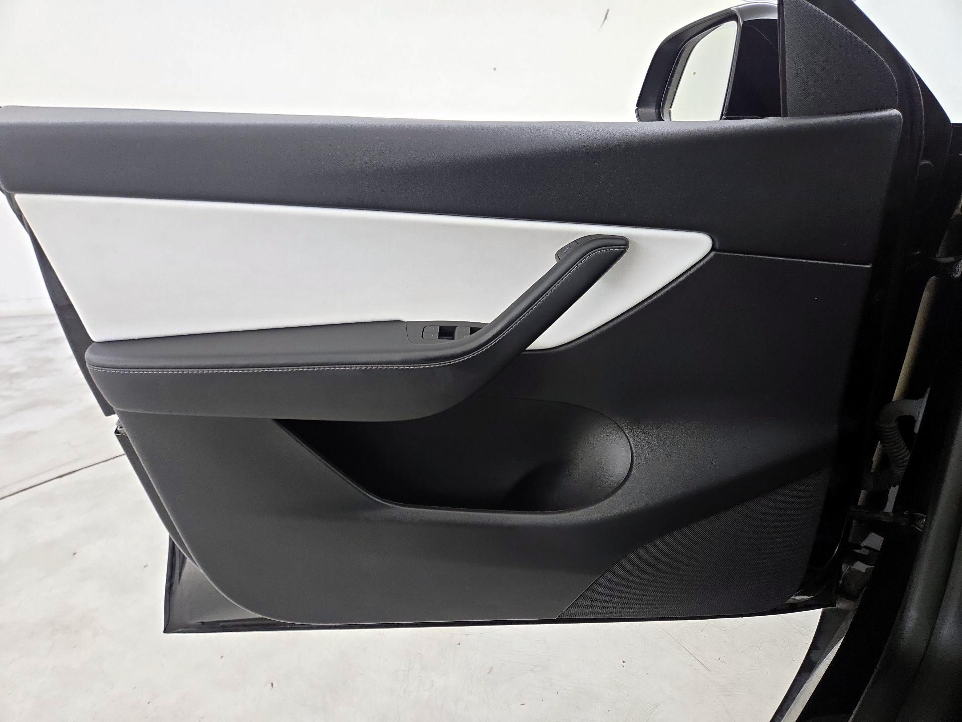 Thumbnail: 2022 Tesla Model Y - 12