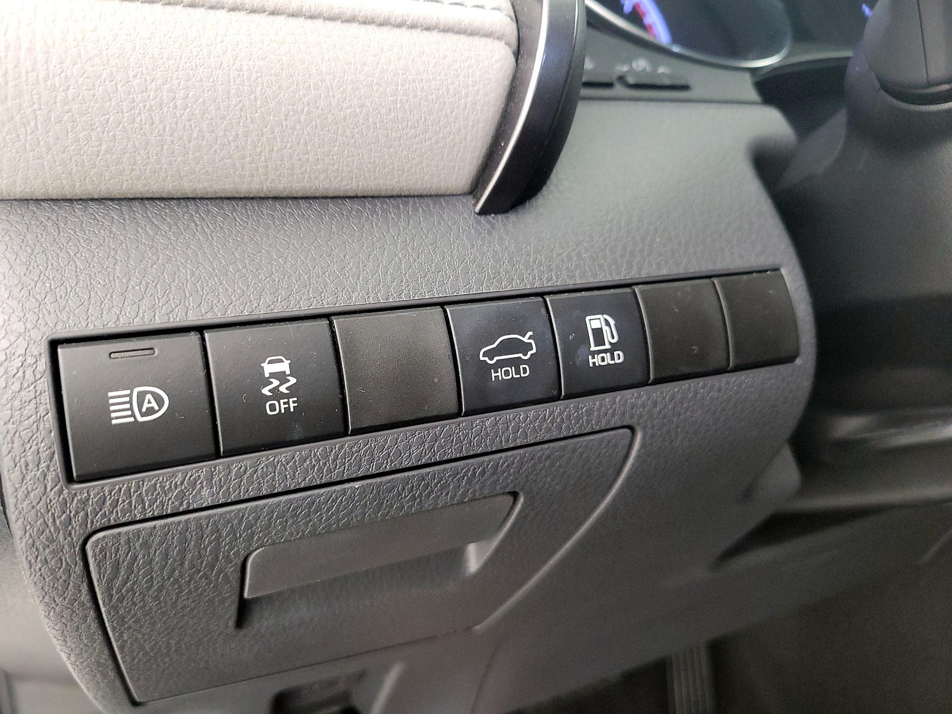 Thumbnail: 2019 Toyota Camry - 13