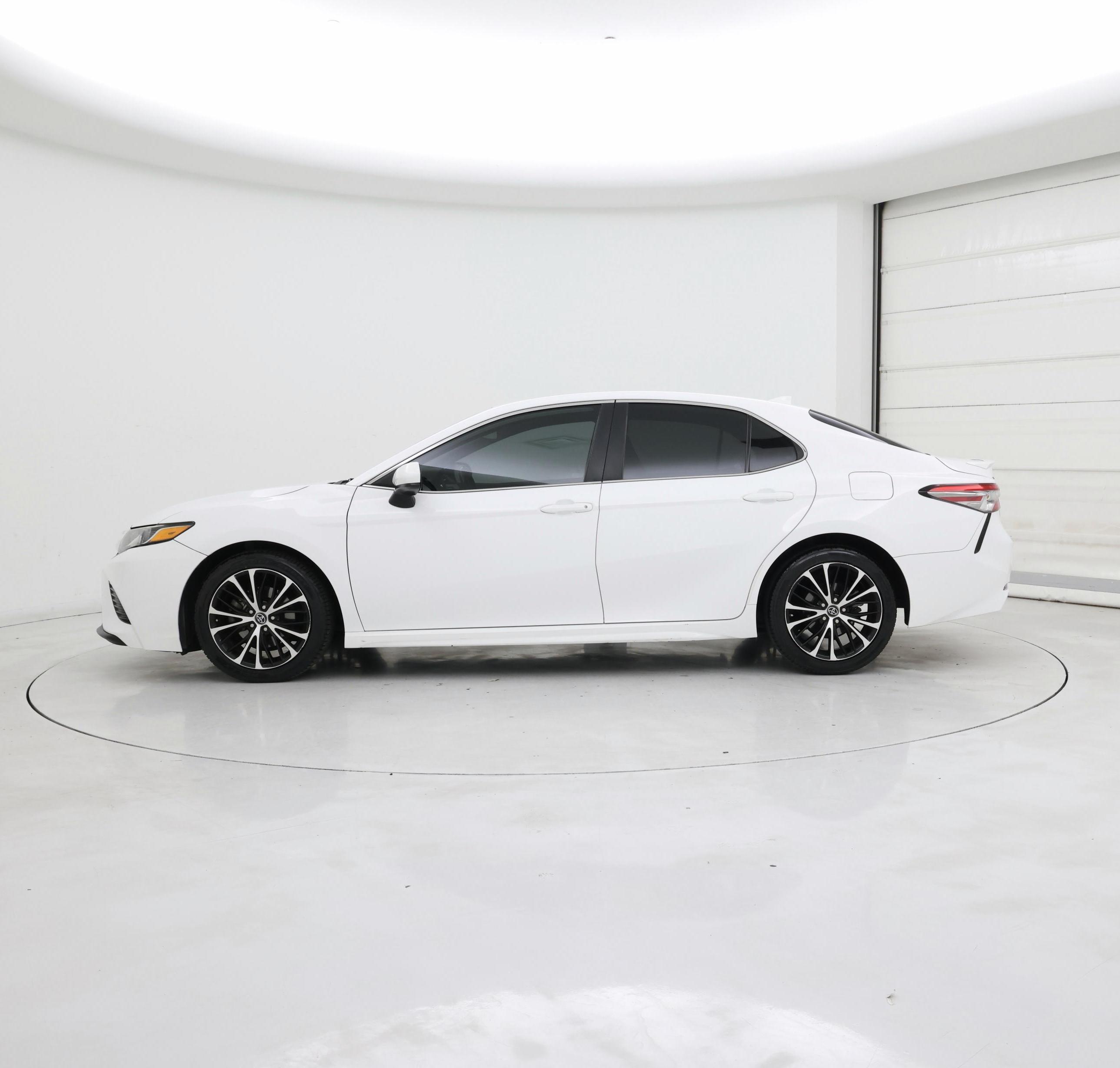 Thumbnail: 2019 Toyota Camry - 3