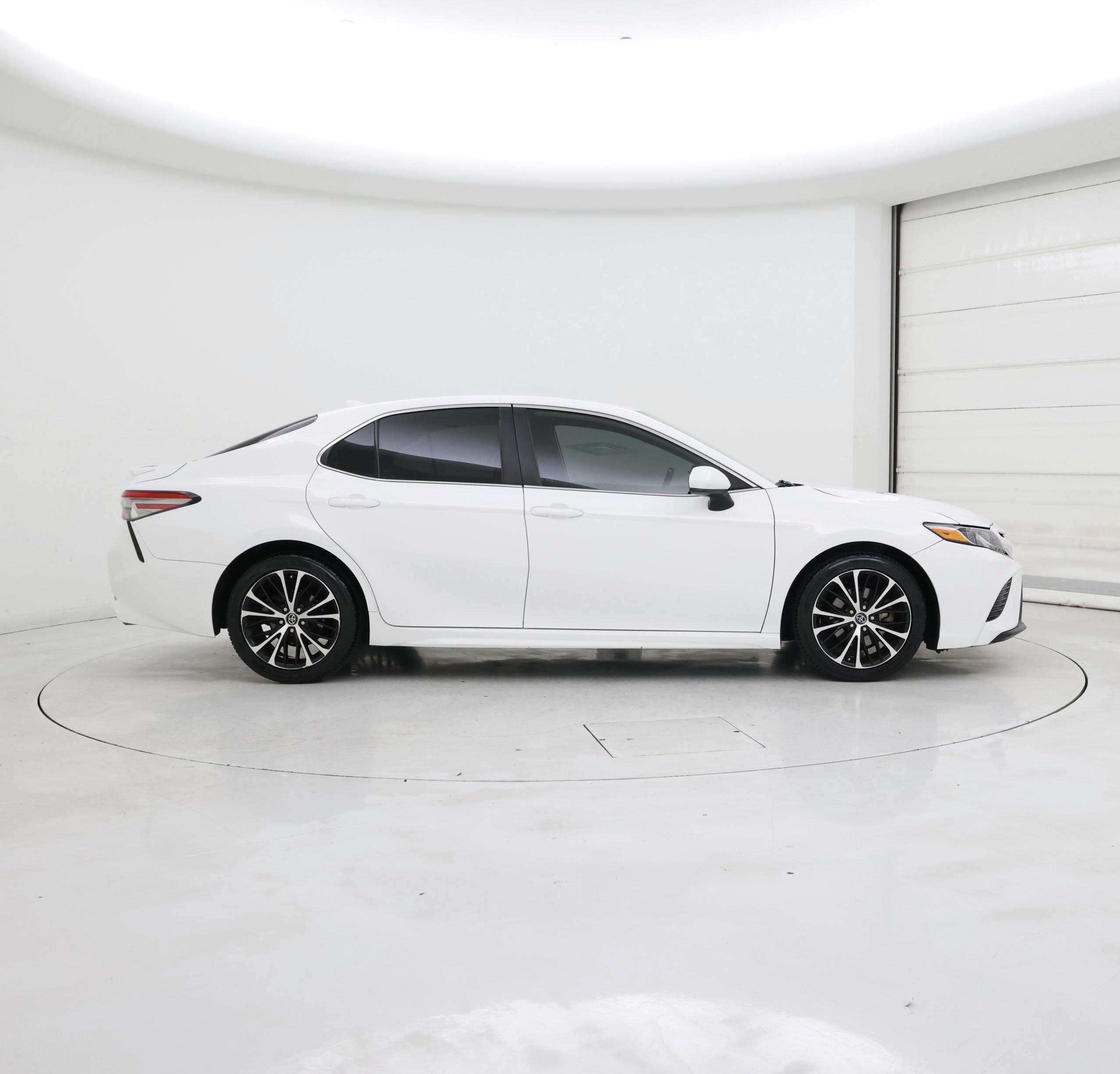 Thumbnail: 2019 Toyota Camry - 7