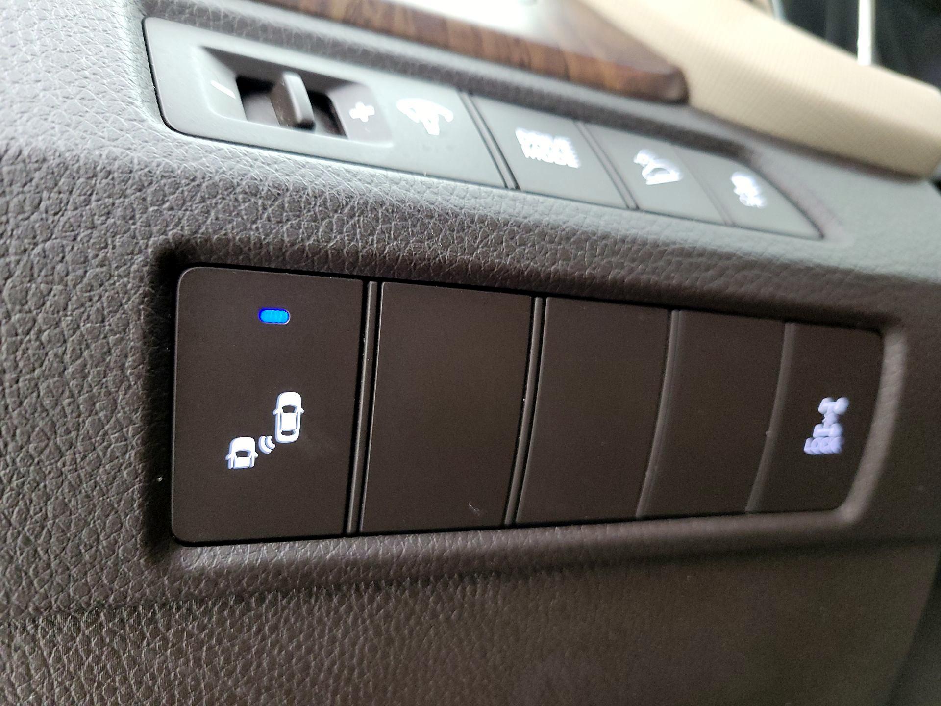 Thumbnail: 2018 Hyundai Santa Fe - 13