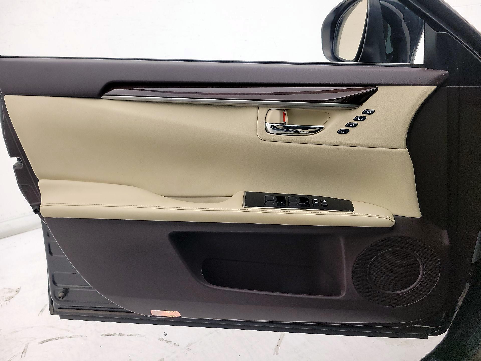 Thumbnail: 2014 Lexus ES - 12