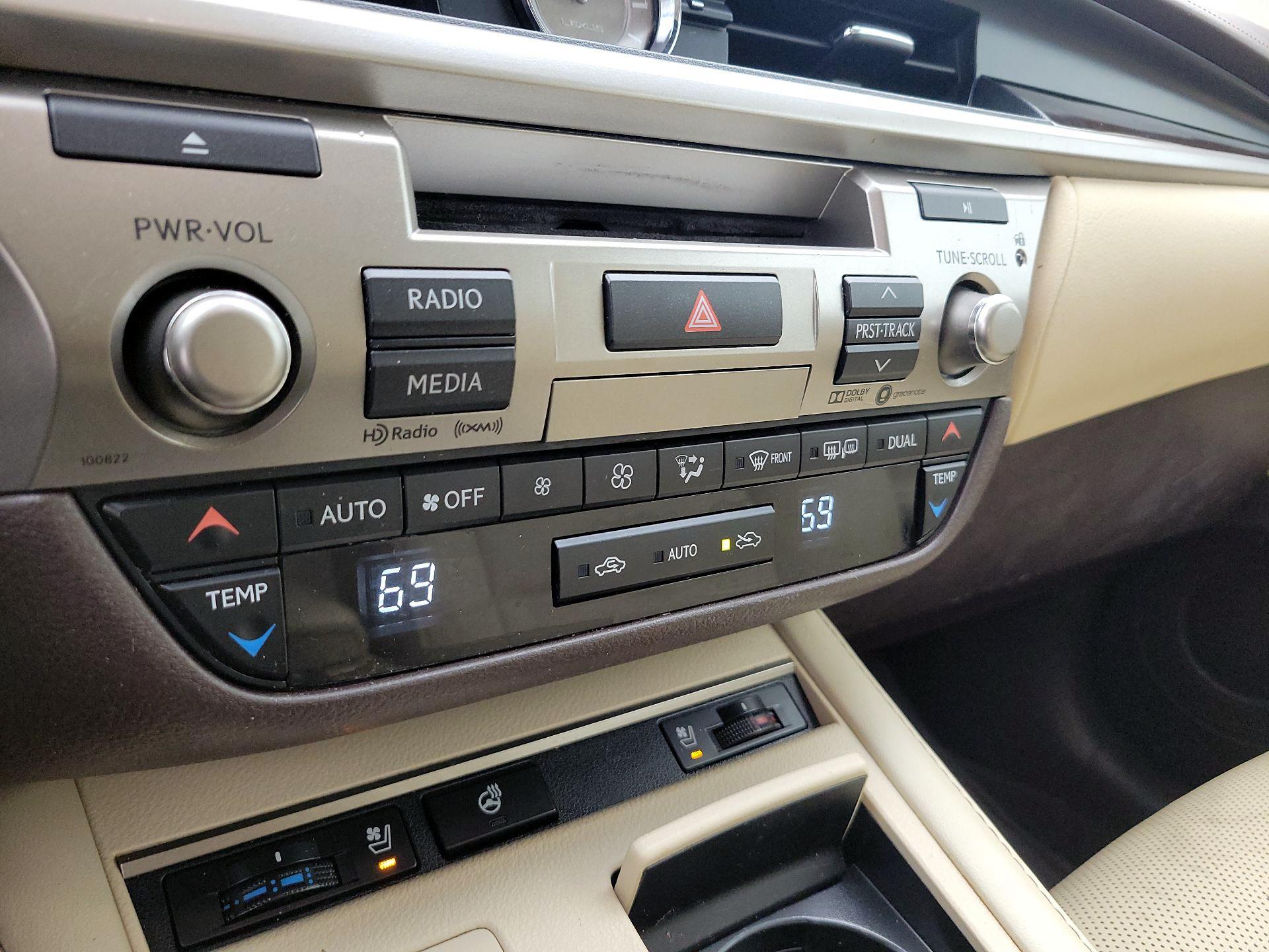 Thumbnail: 2014 Lexus ES - 17