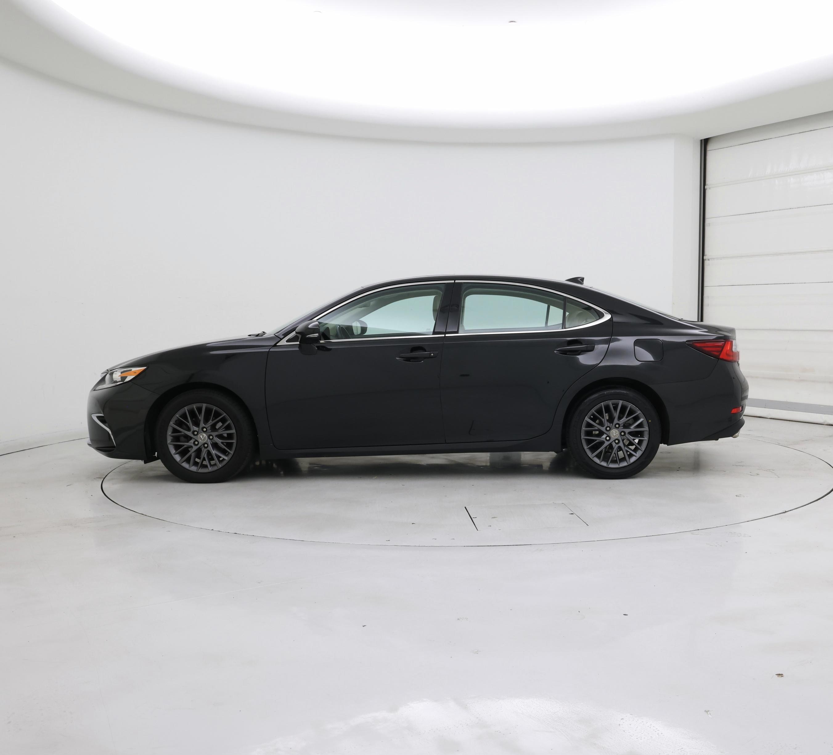 Thumbnail: 2014 Lexus ES - 3