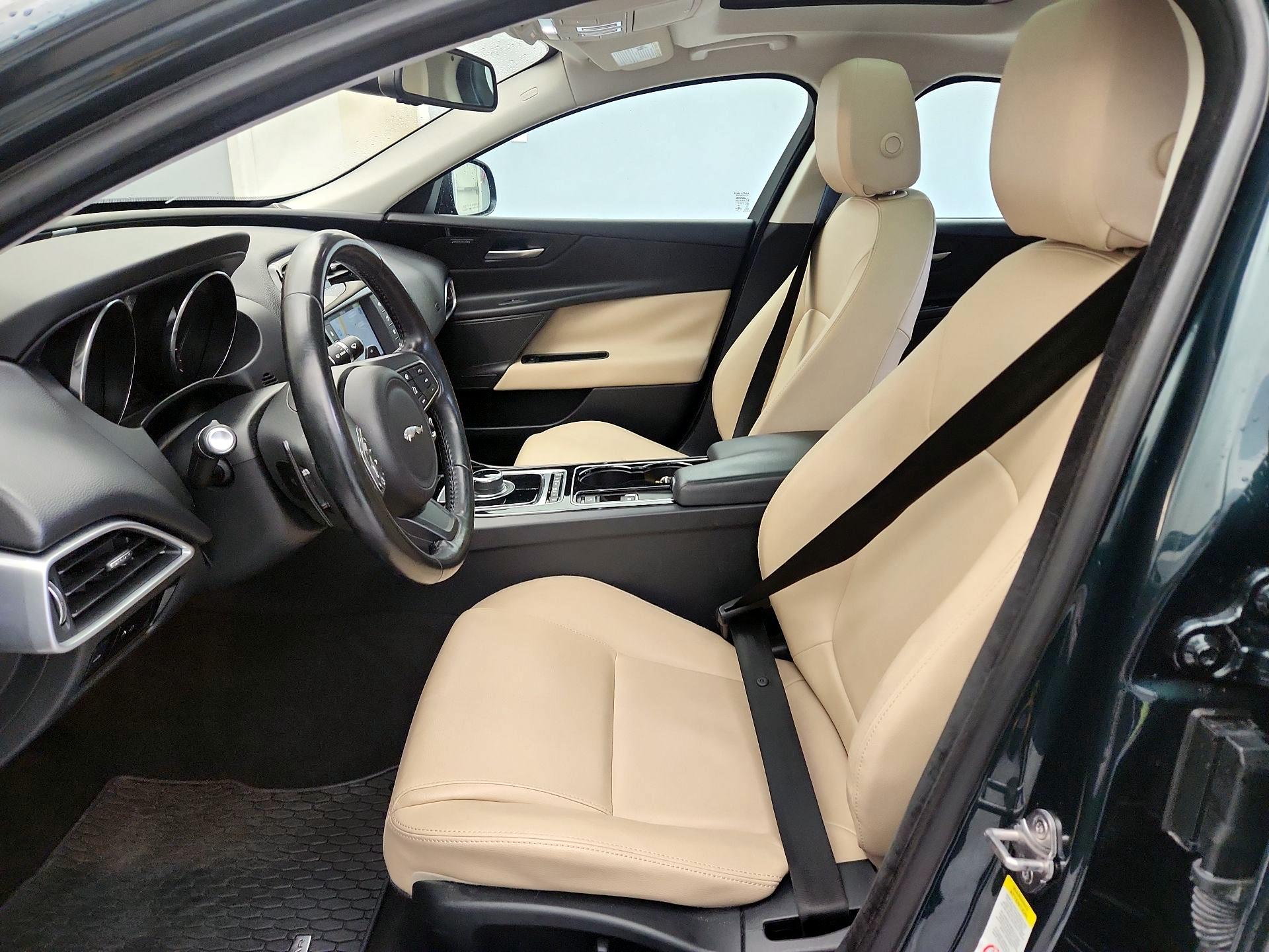 Thumbnail: 2017 Jaguar XE - 11