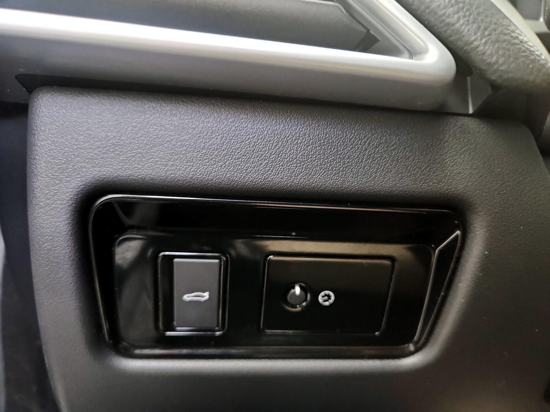 Thumbnail: 2017 Jaguar XE - 13