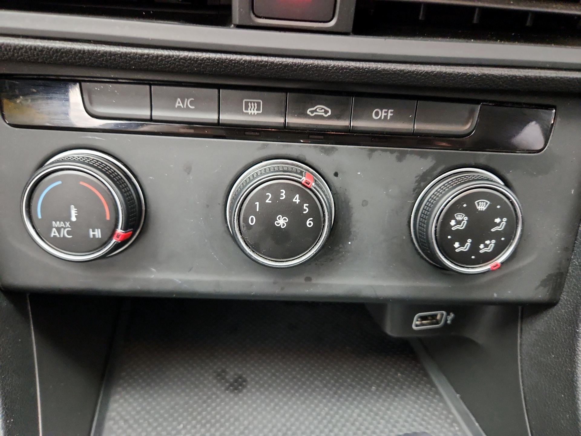 Thumbnail: 2019 Volkswagen Jetta - 16