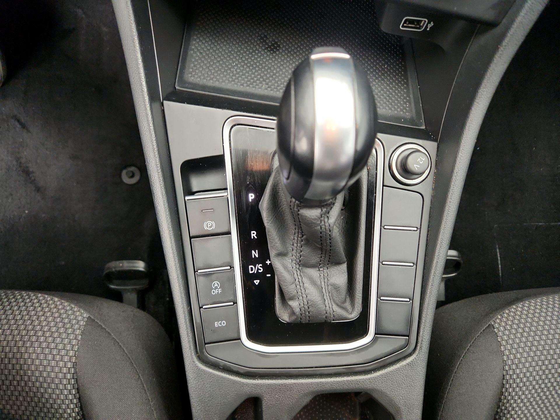 Thumbnail: 2019 Volkswagen Jetta - 17