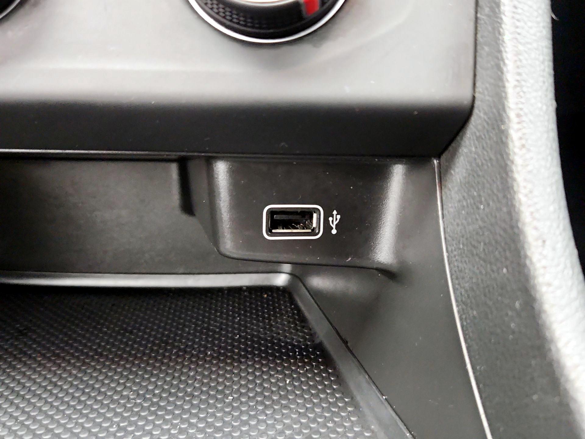 Thumbnail: 2019 Volkswagen Jetta - 18