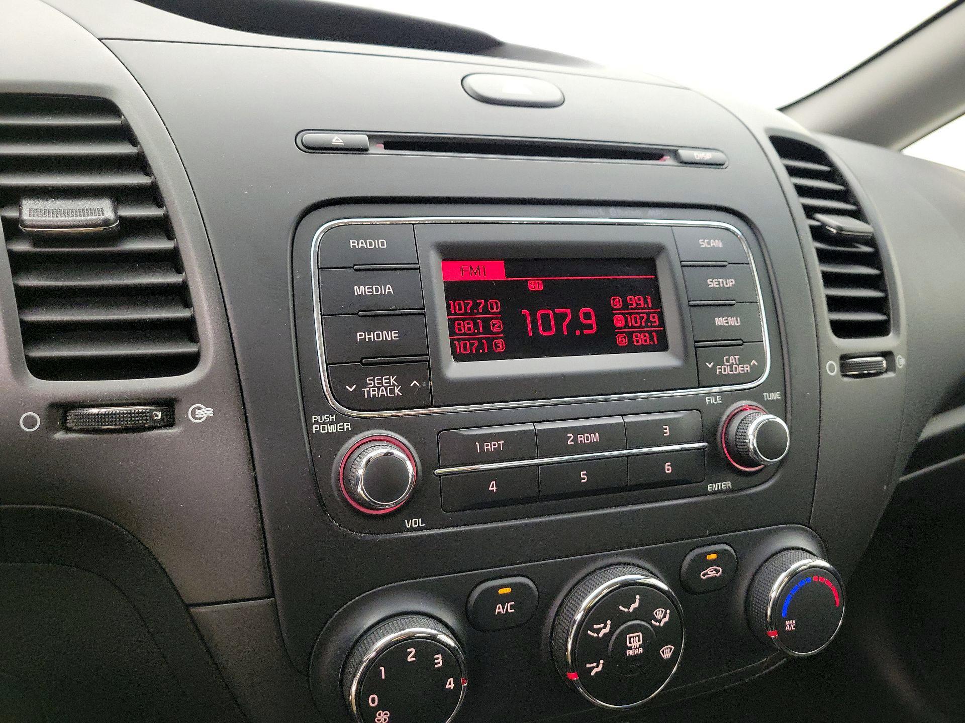 Thumbnail: 2016 Kia Forte - 14