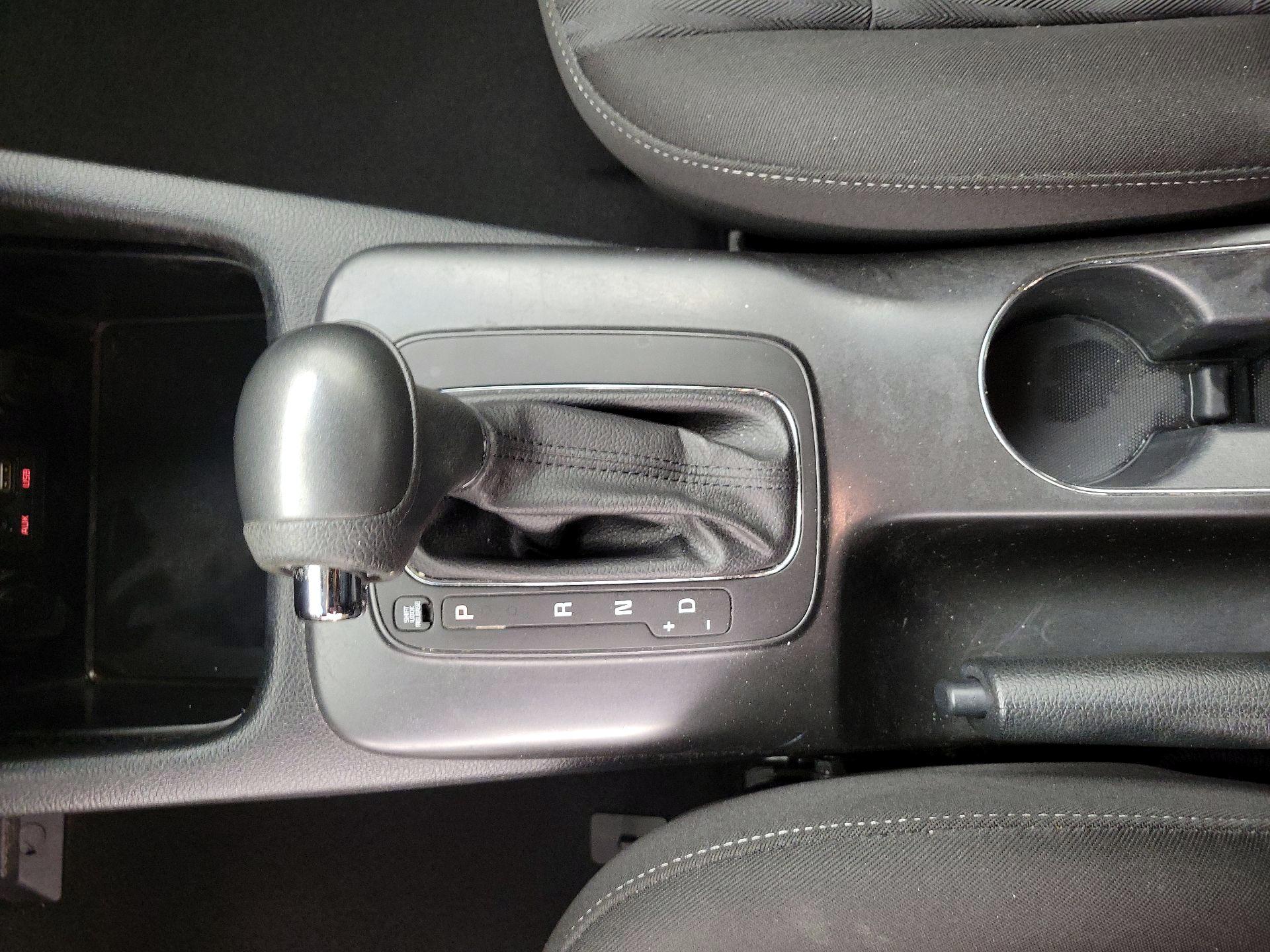 Thumbnail: 2016 Kia Forte - 16