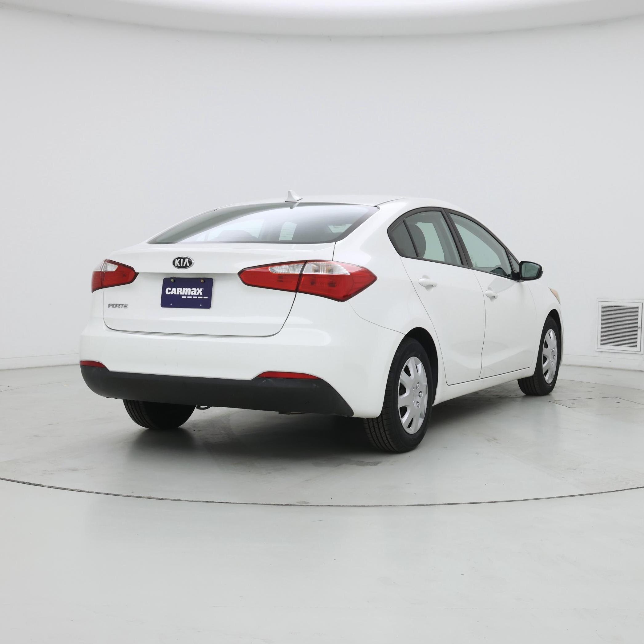 Thumbnail: 2016 Kia Forte - 8