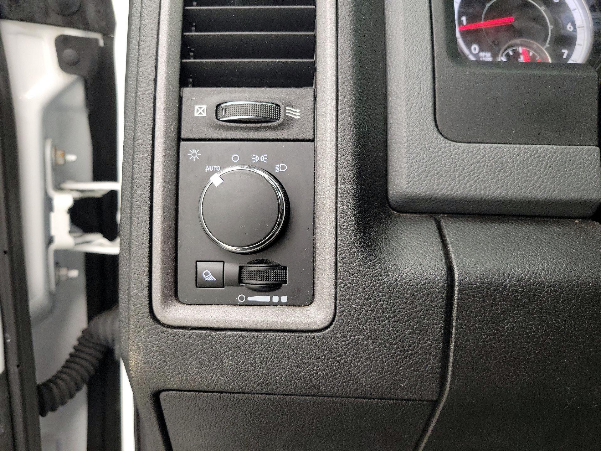 Thumbnail: 2019 RAM 1500 Classic - 13