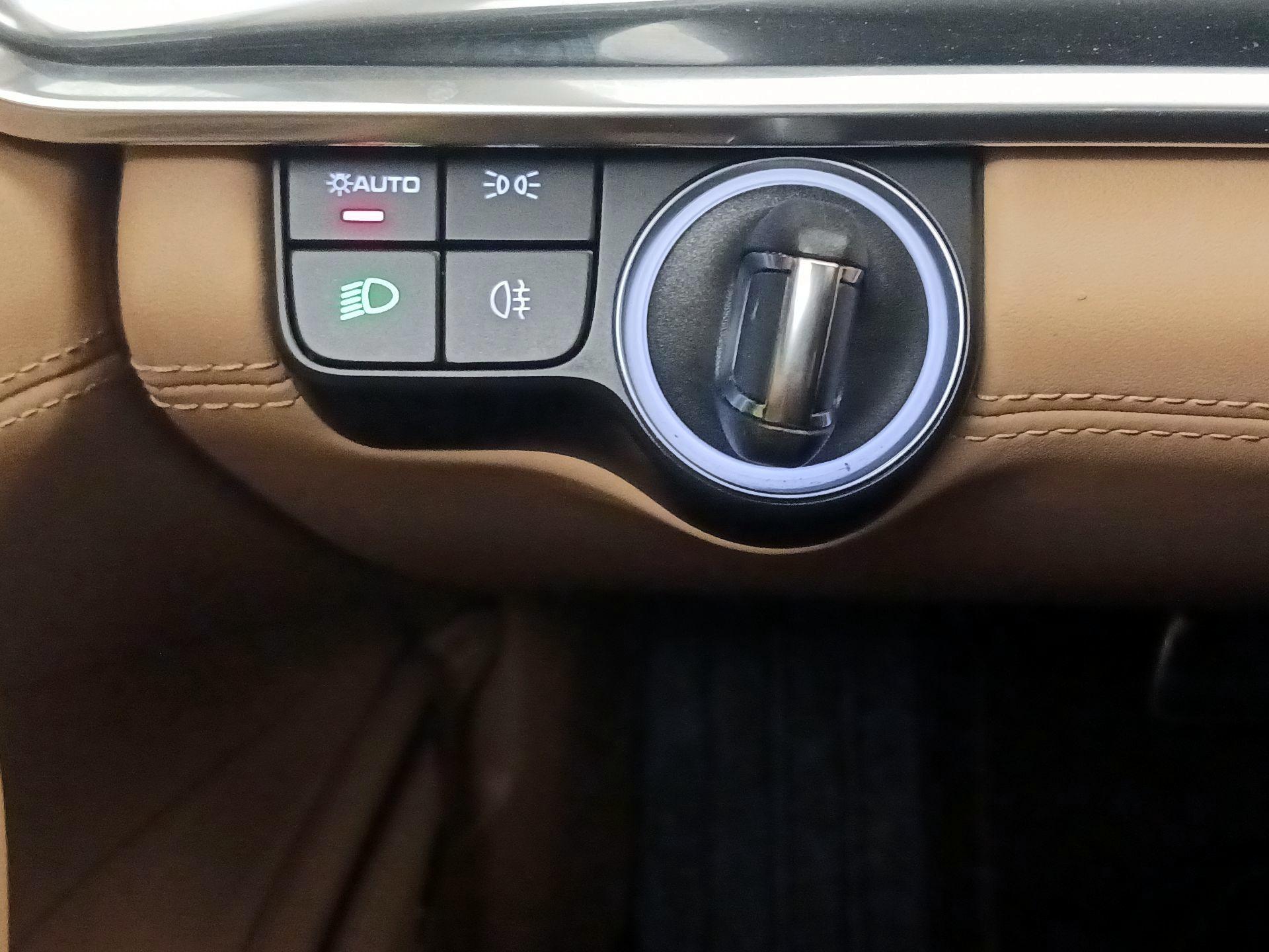 Thumbnail: 2022 Porsche Panamera - 13