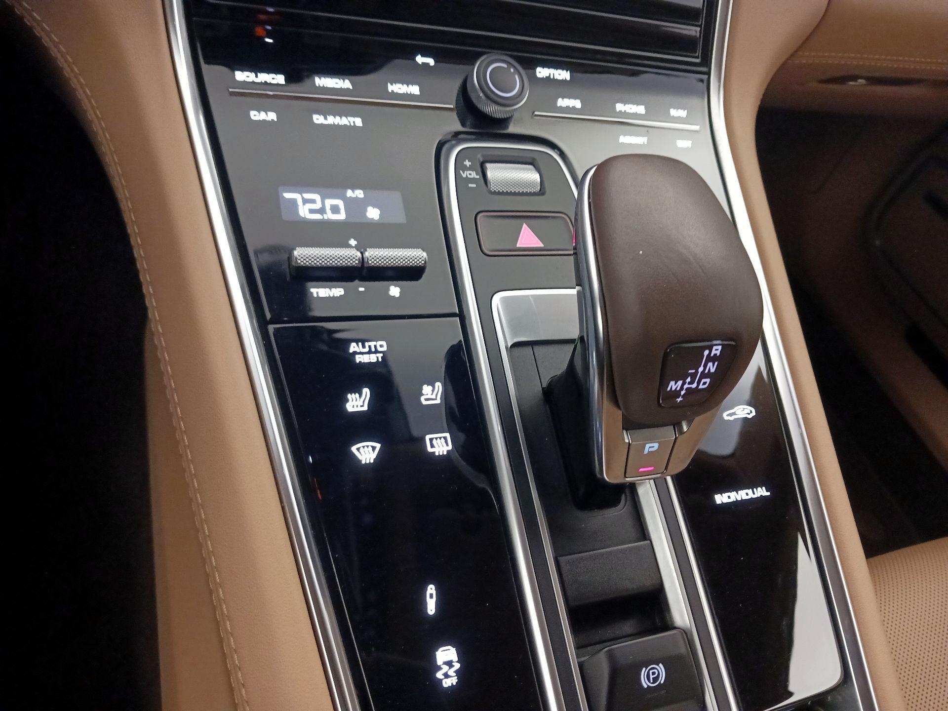 Thumbnail: 2022 Porsche Panamera - 17