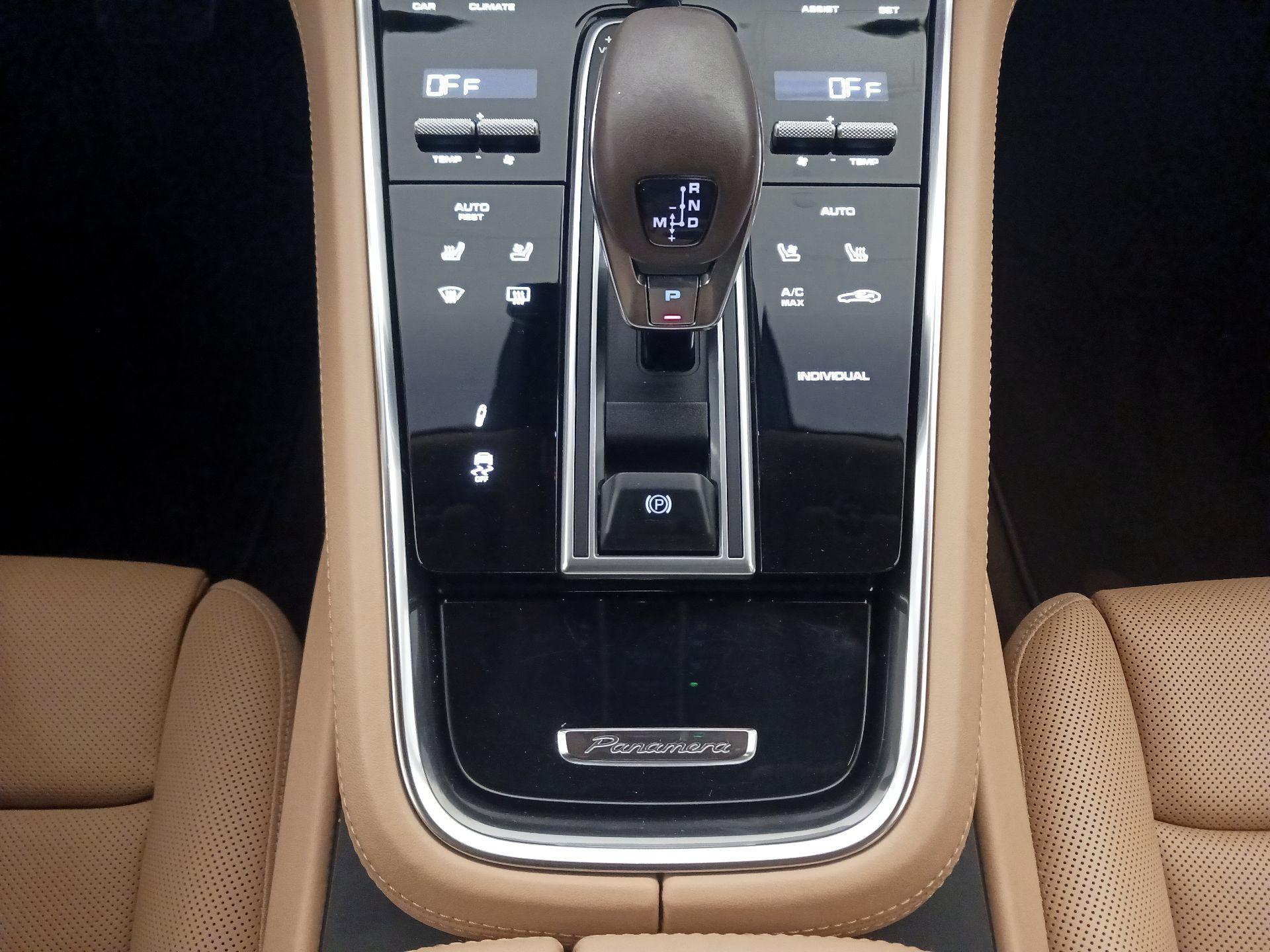 Thumbnail: 2022 Porsche Panamera - 18