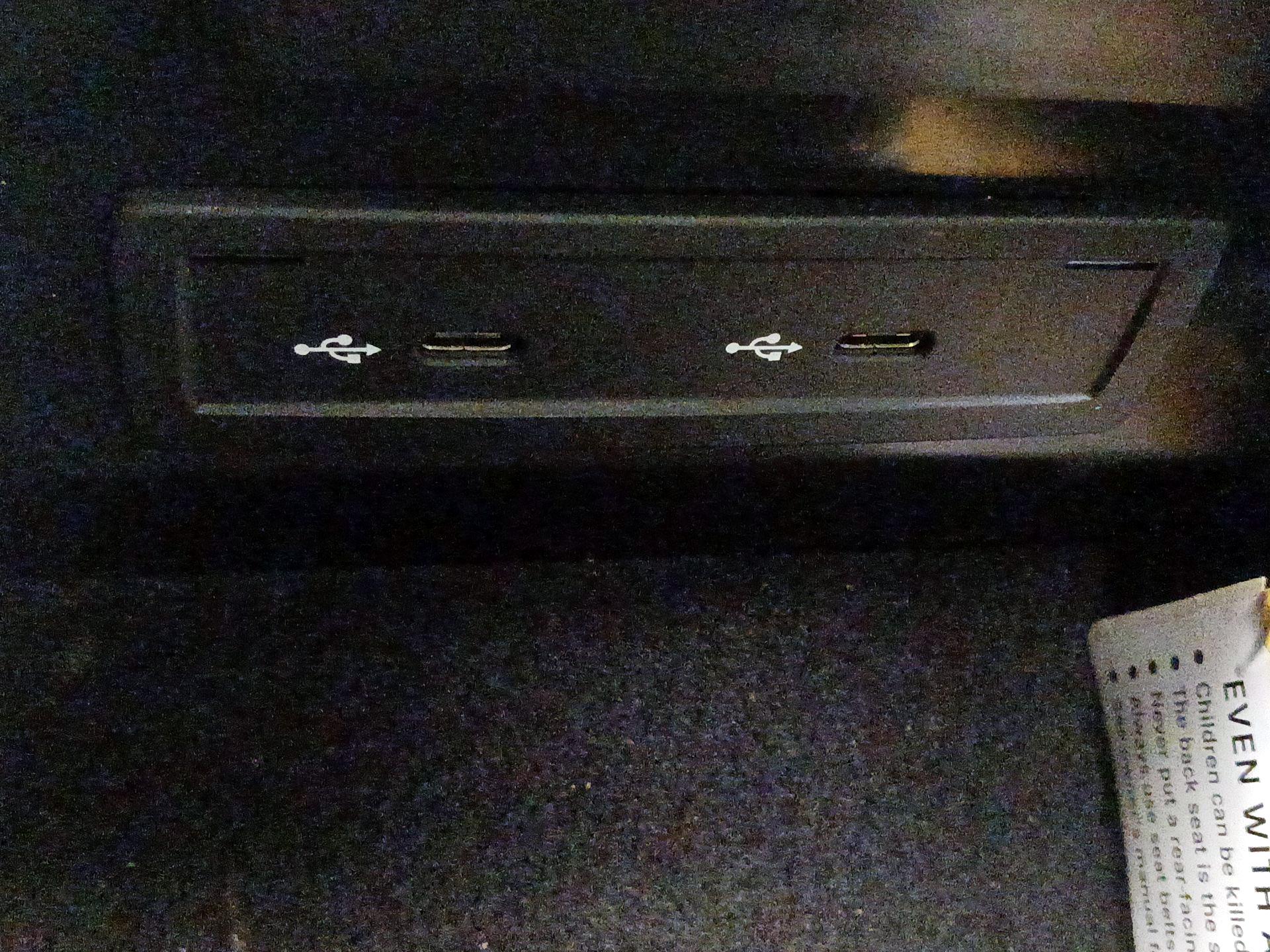 Thumbnail: 2022 Mercedes-Benz E-Class - 19