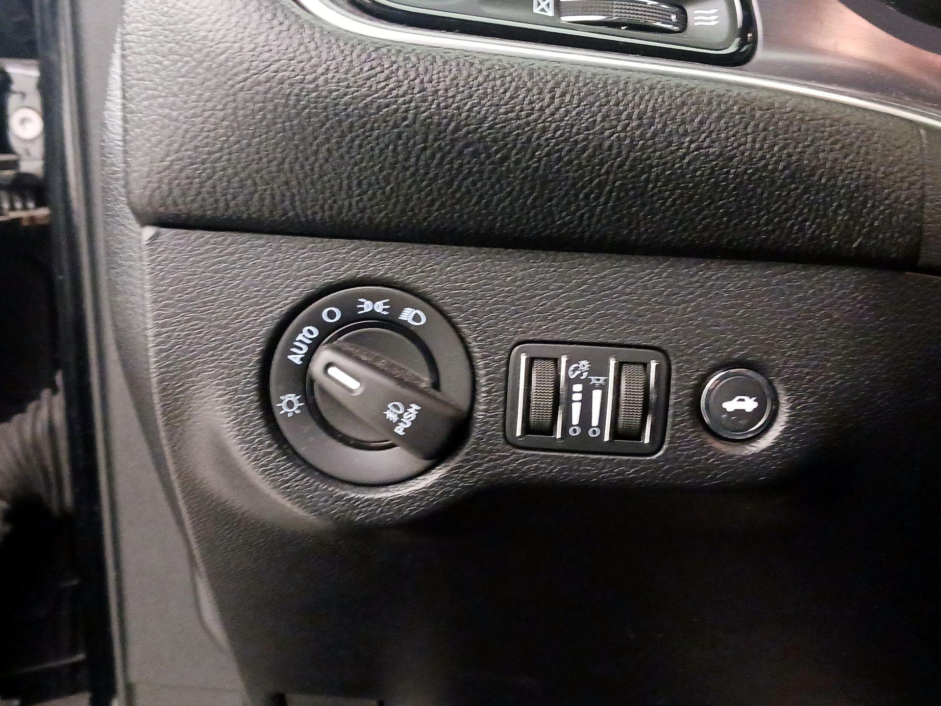 Thumbnail: 2016 Dodge Challenger - 13