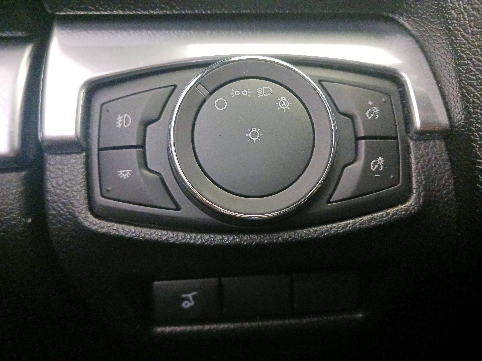 Thumbnail: 2017 Ford Explorer - 13