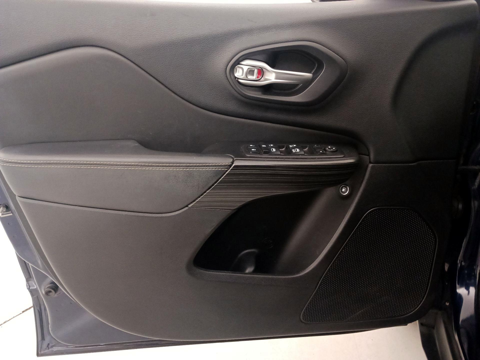 Thumbnail: 2014 Jeep Cherokee - 12