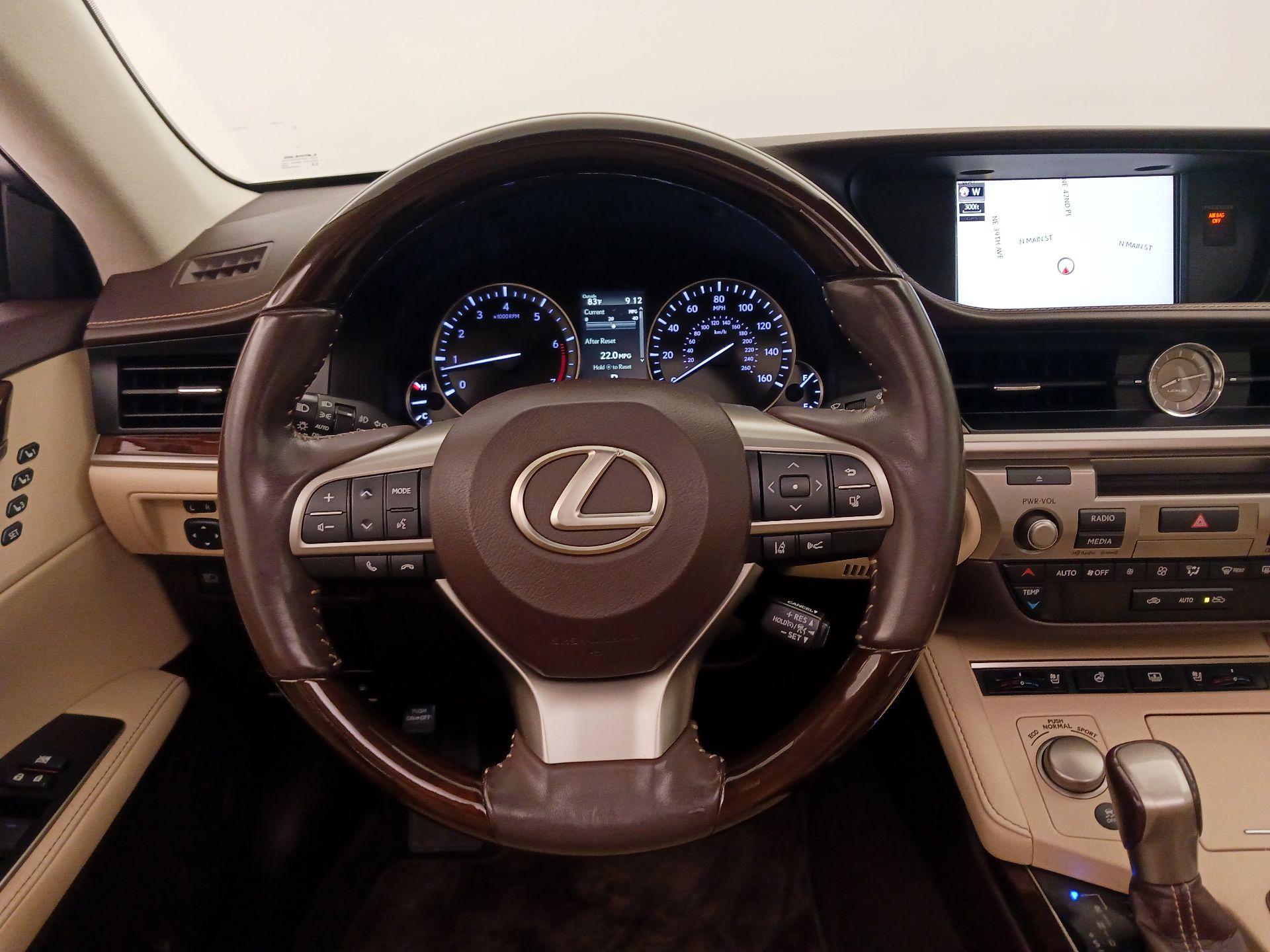 Thumbnail: 2018 Lexus ES - 10