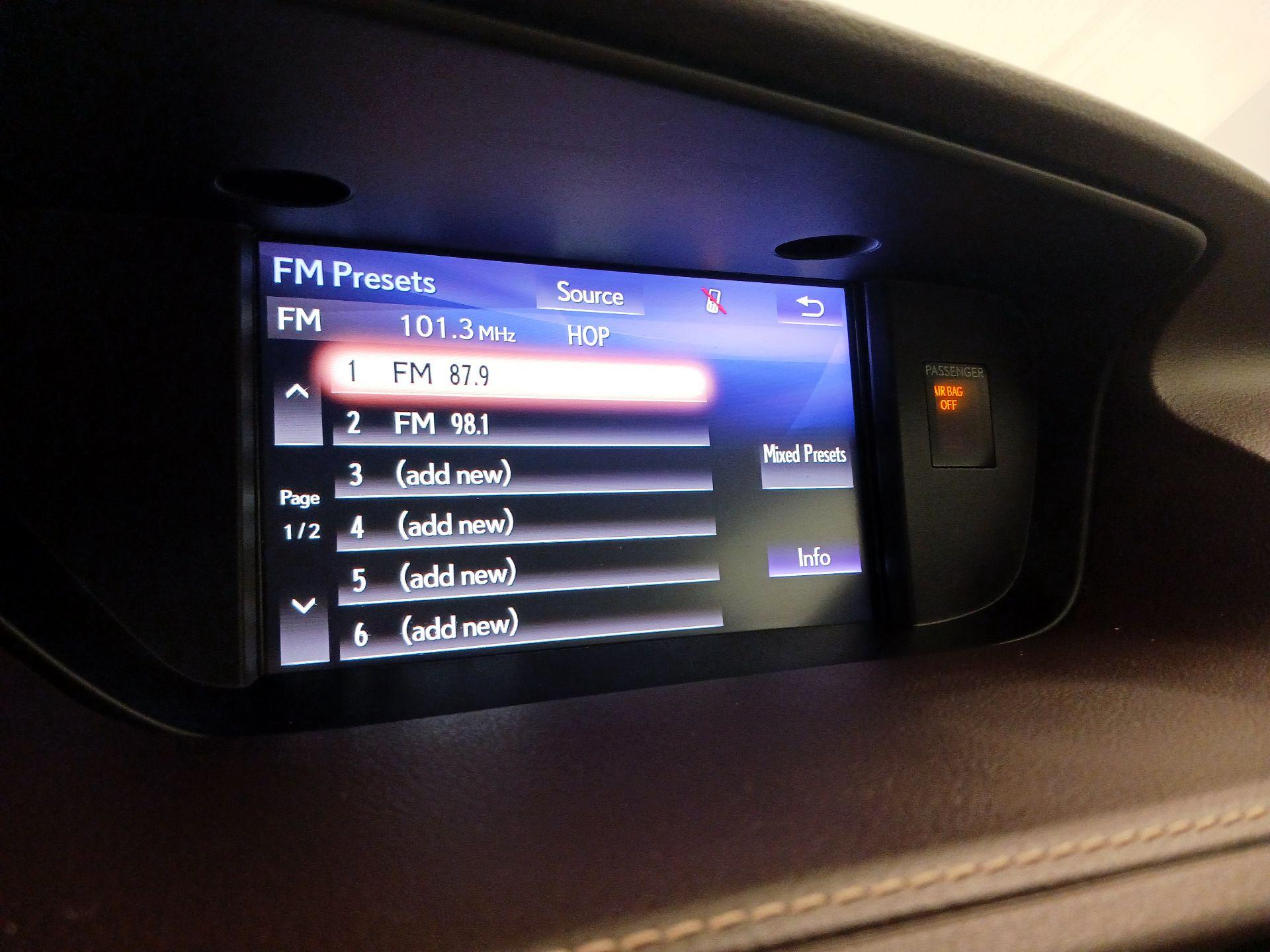 Thumbnail: 2018 Lexus ES - 16