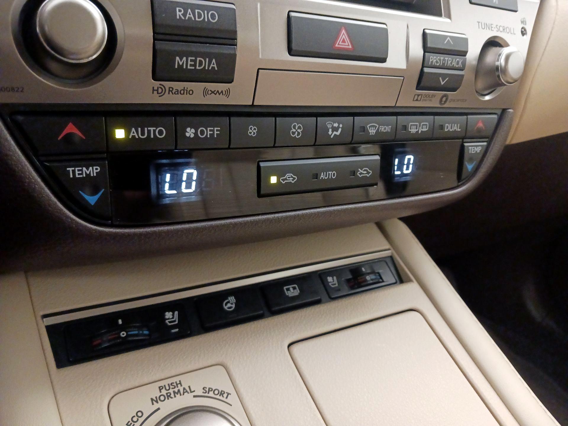 Thumbnail: 2018 Lexus ES - 17