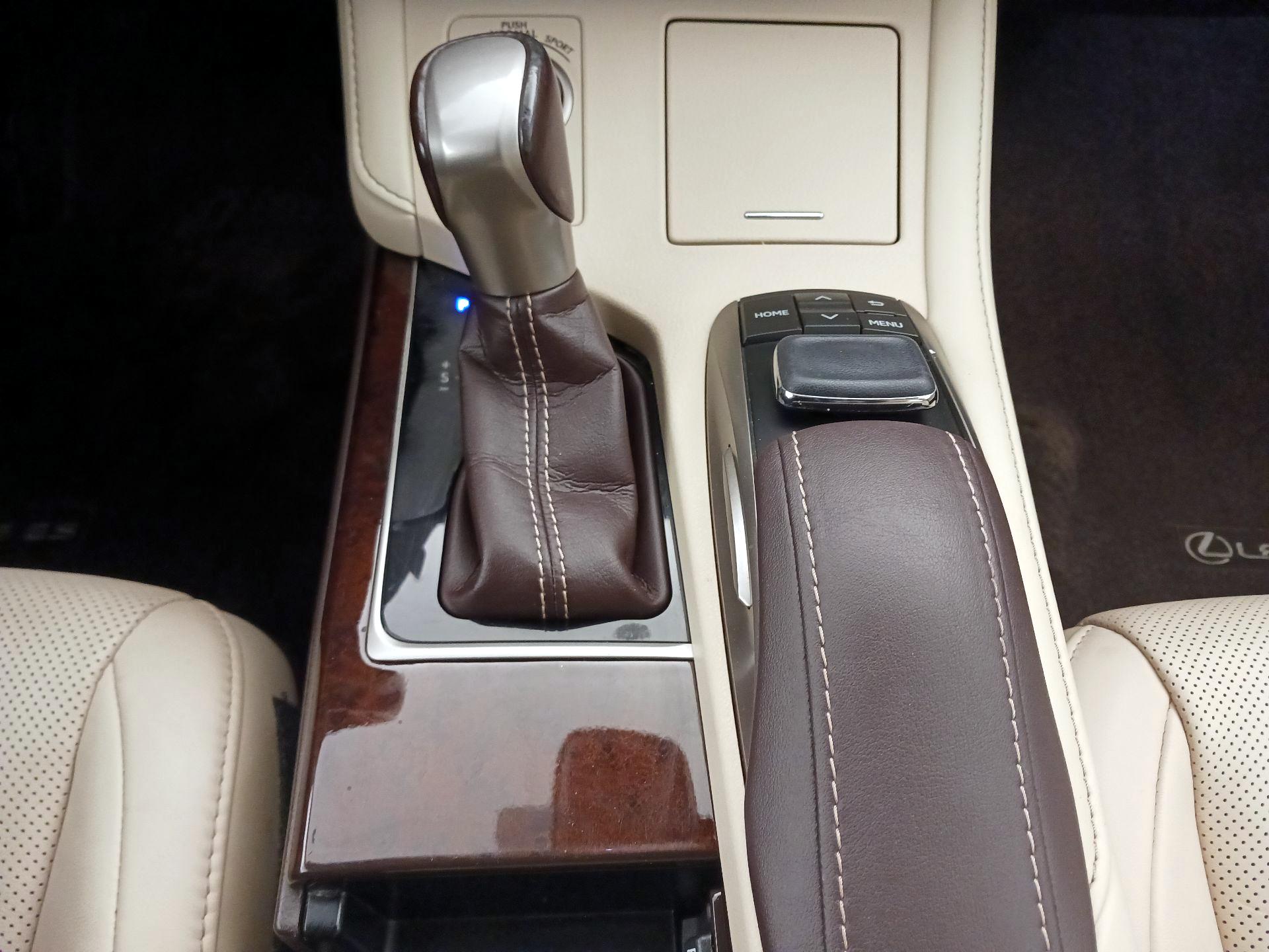 Thumbnail: 2018 Lexus ES - 18