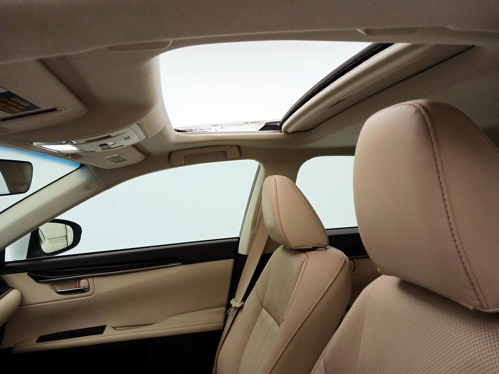 Thumbnail: 2018 Lexus ES - 20