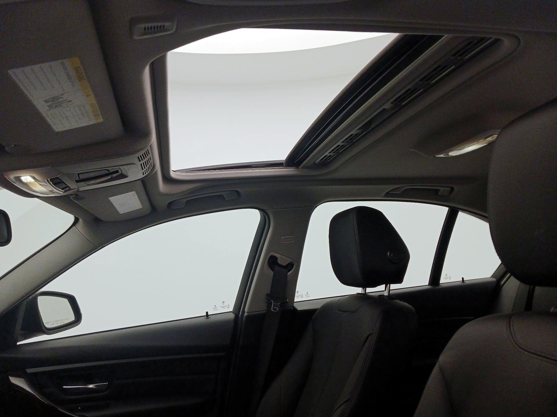 Thumbnail: 2015 BMW 3 Series - 20