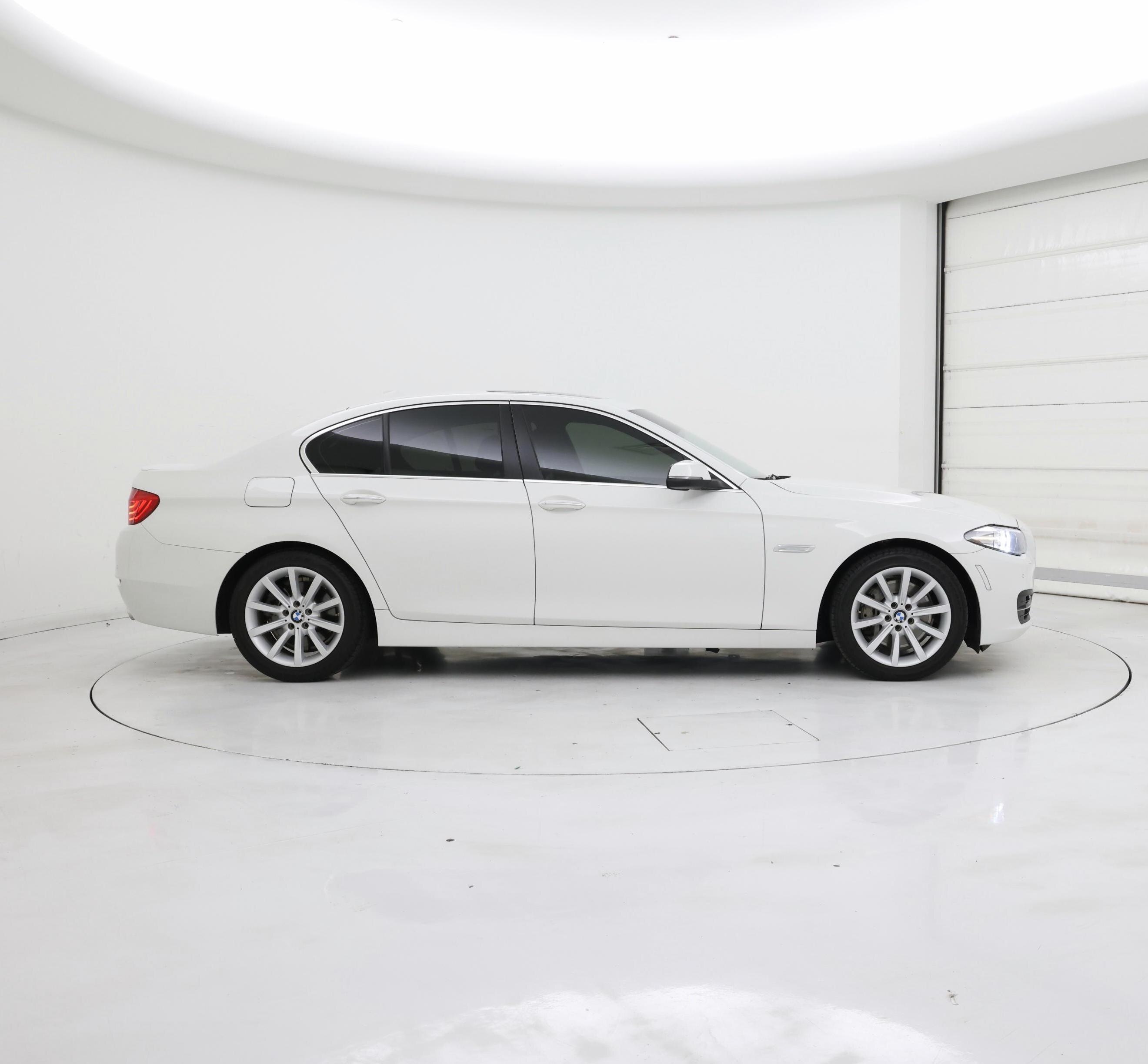 Thumbnail: 2014 BMW 5 Series - 7