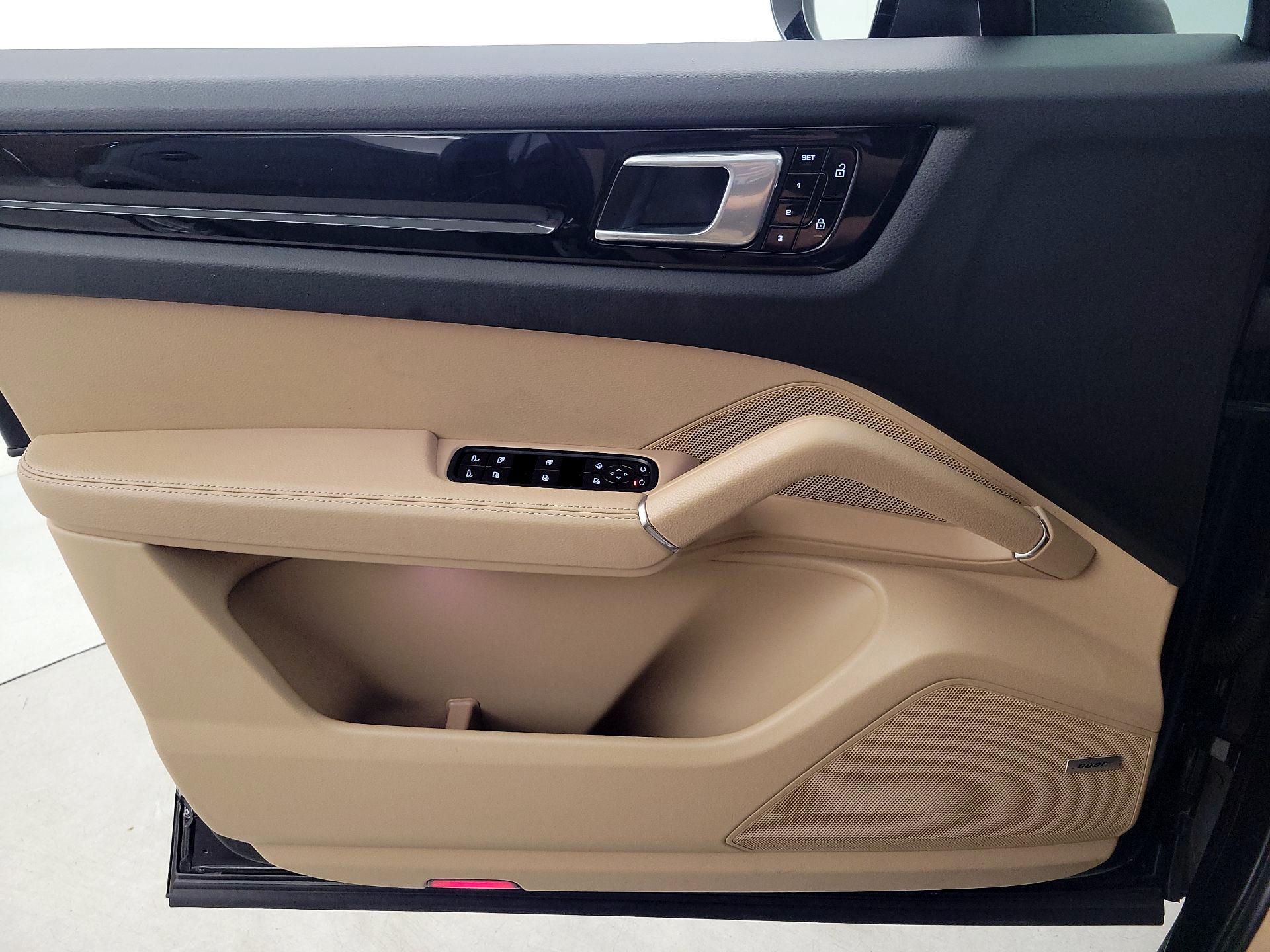 Thumbnail: 2021 Porsche Cayenne - 12