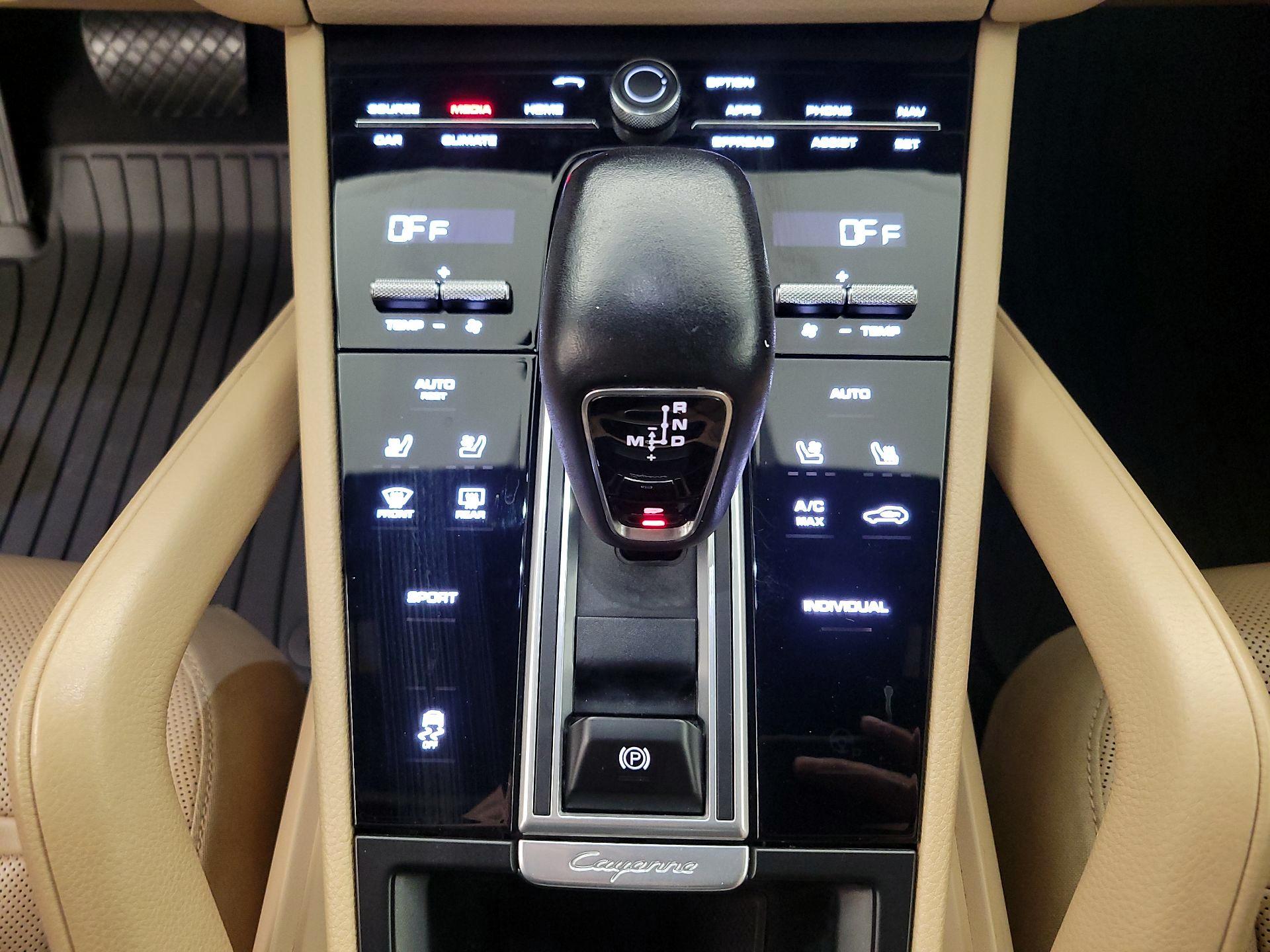 Thumbnail: 2021 Porsche Cayenne - 18