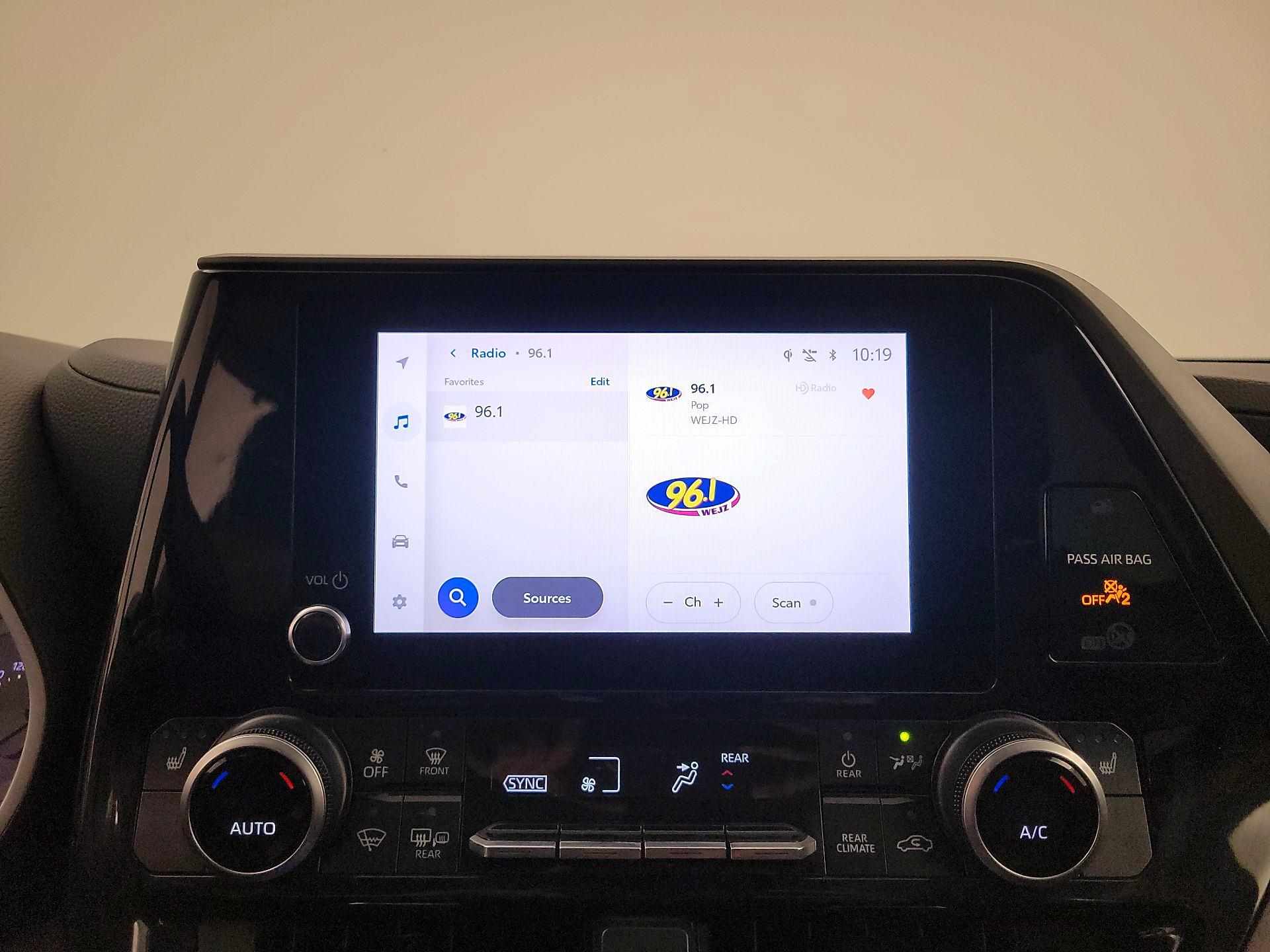 Thumbnail: 2023 Toyota Highlander - 15