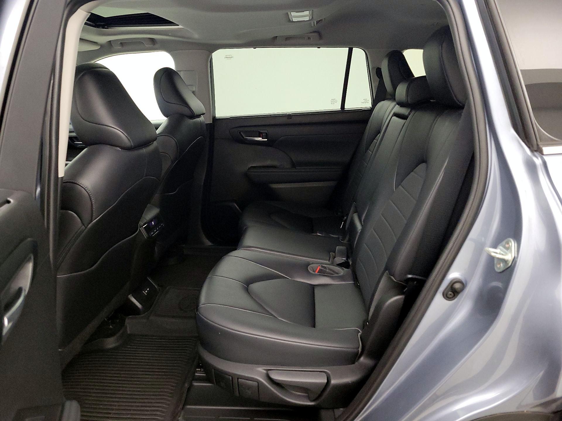 Thumbnail: 2023 Toyota Highlander - 20