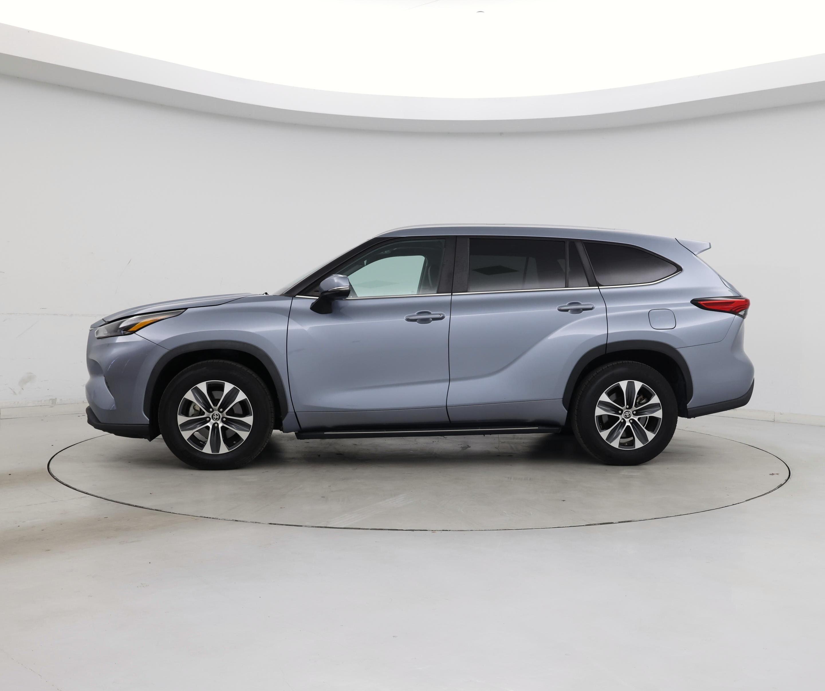 Thumbnail: 2023 Toyota Highlander - 3