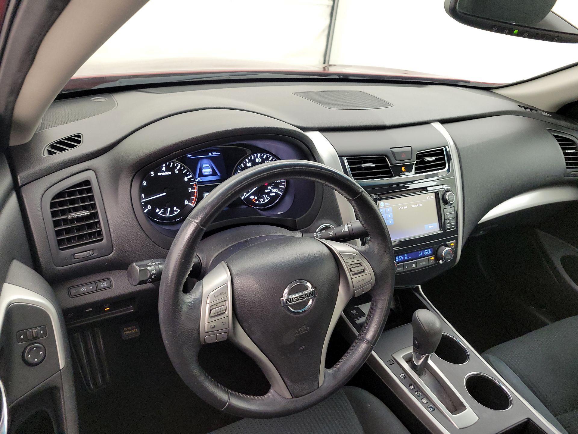 Thumbnail: 2015 Nissan Altima - 9