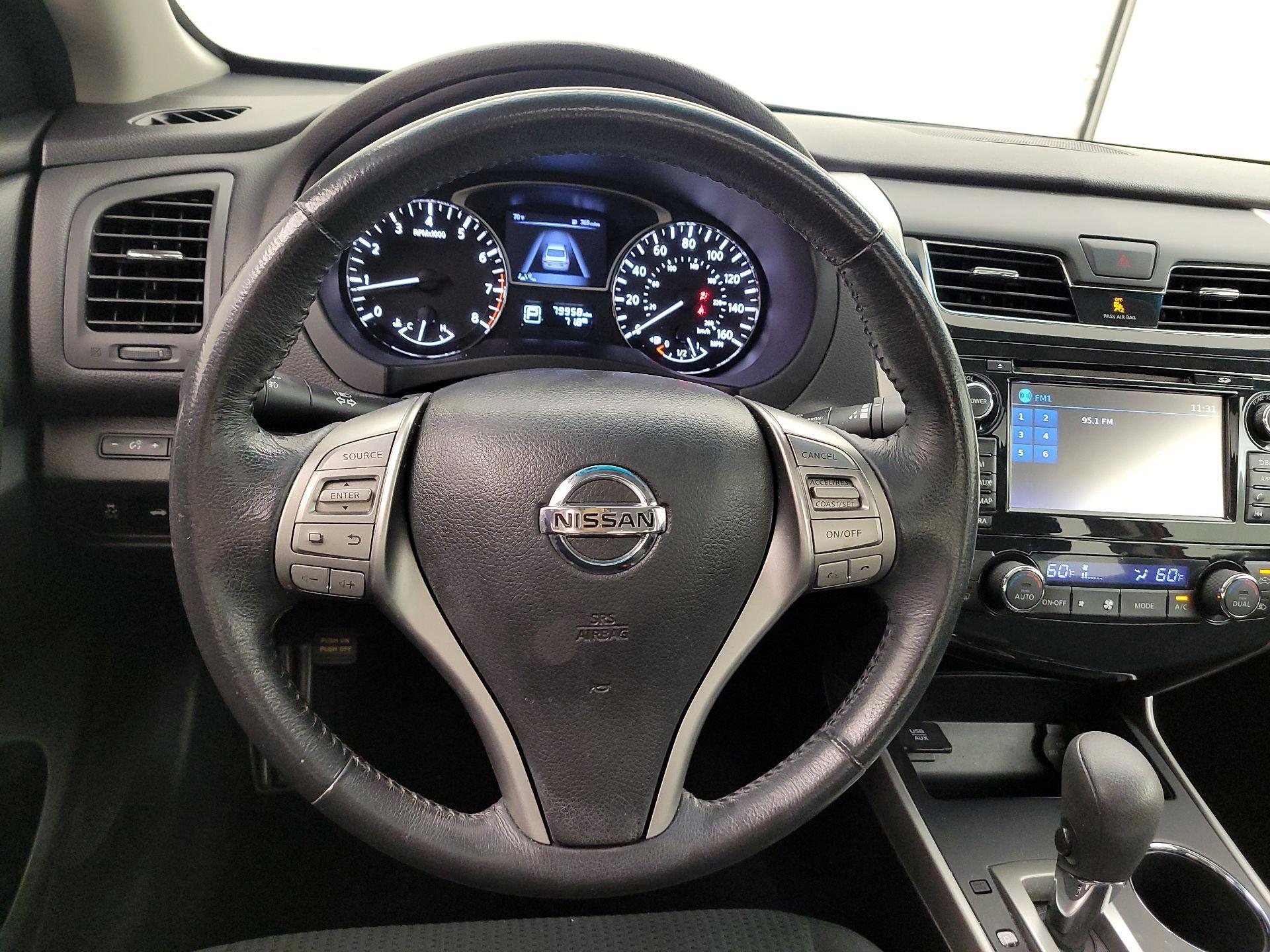 Thumbnail: 2015 Nissan Altima - 10