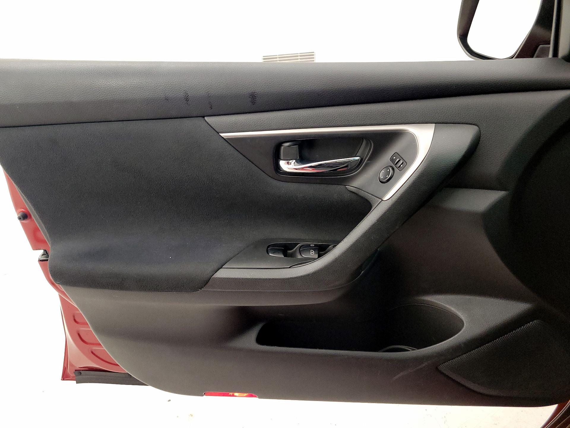 Thumbnail: 2015 Nissan Altima - 12