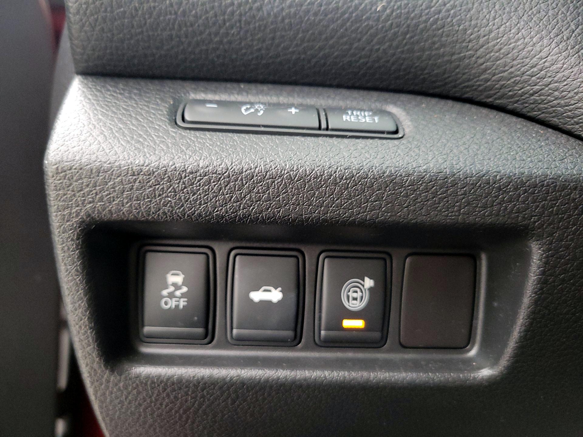 Thumbnail: 2015 Nissan Altima - 13